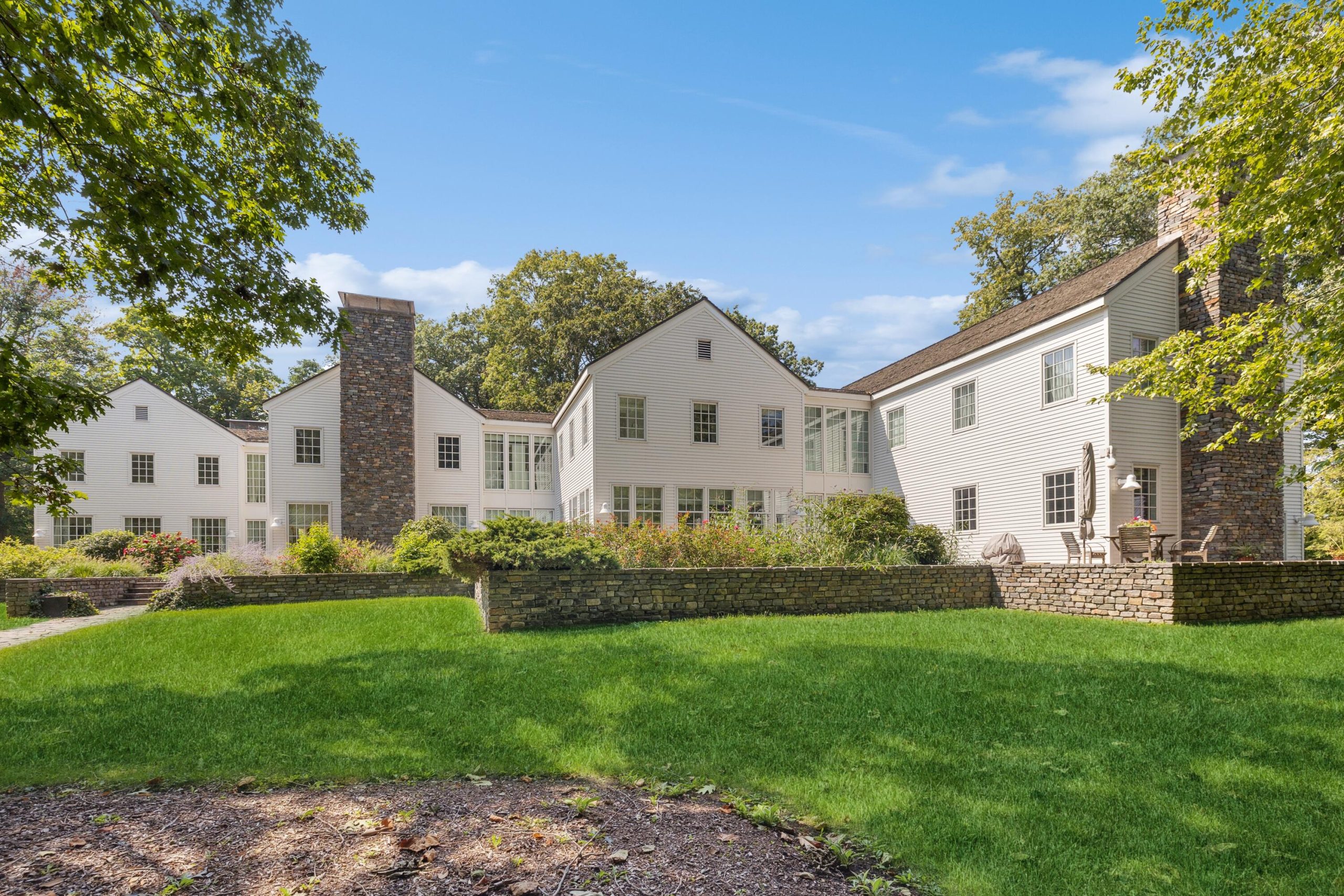 15360 Lakeshore Road