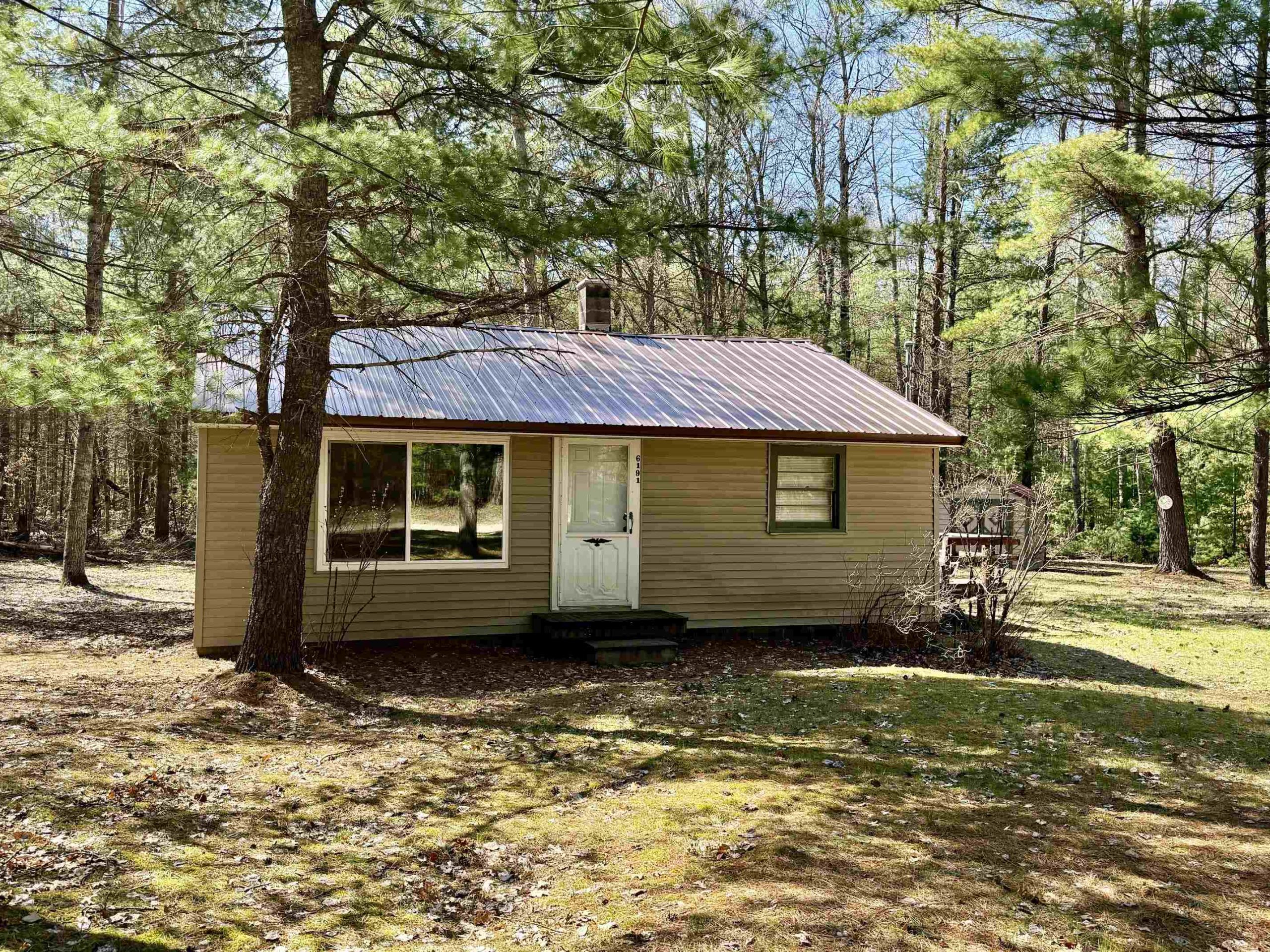 6191 N Pine River