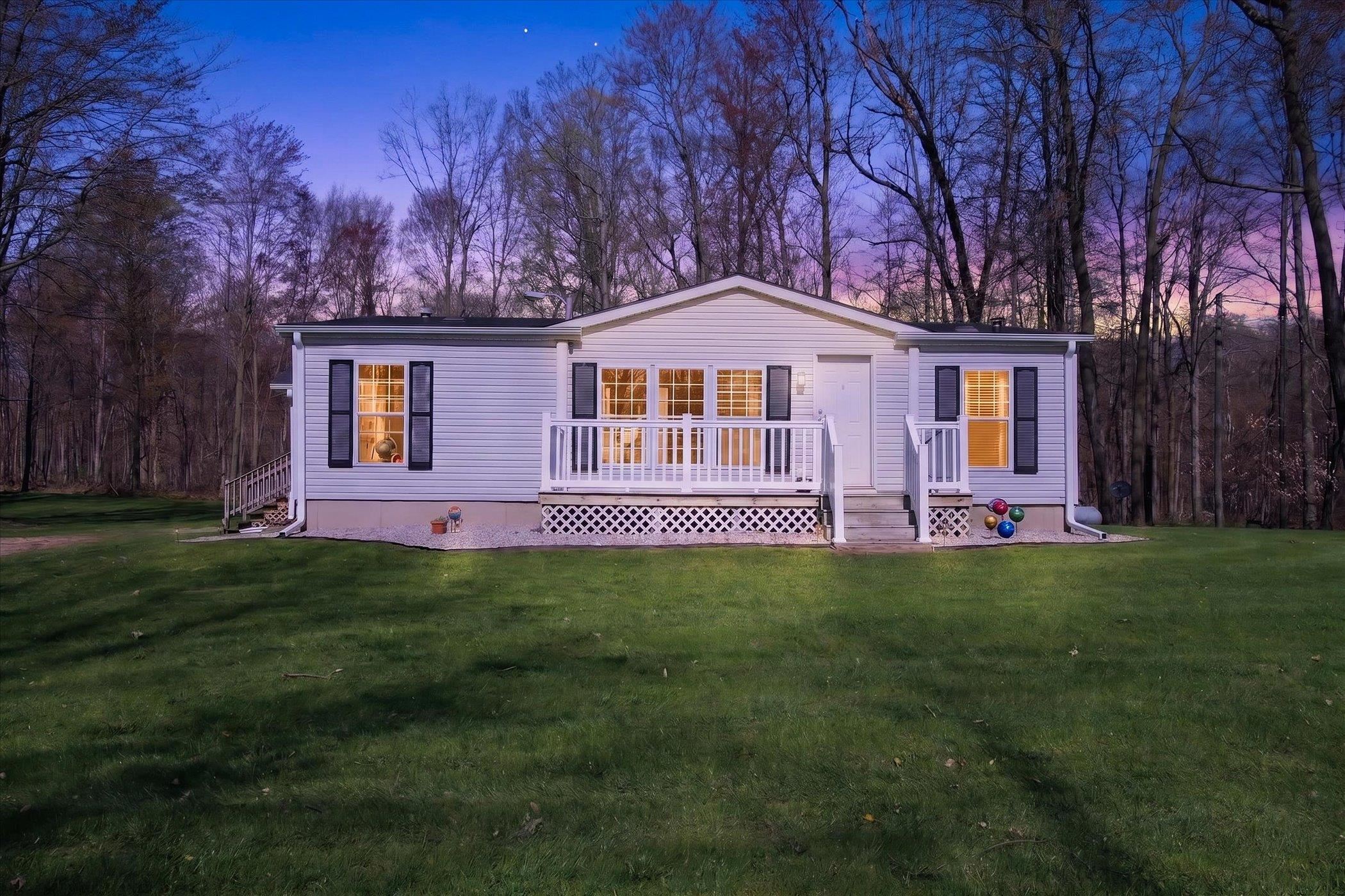4537 N Caris