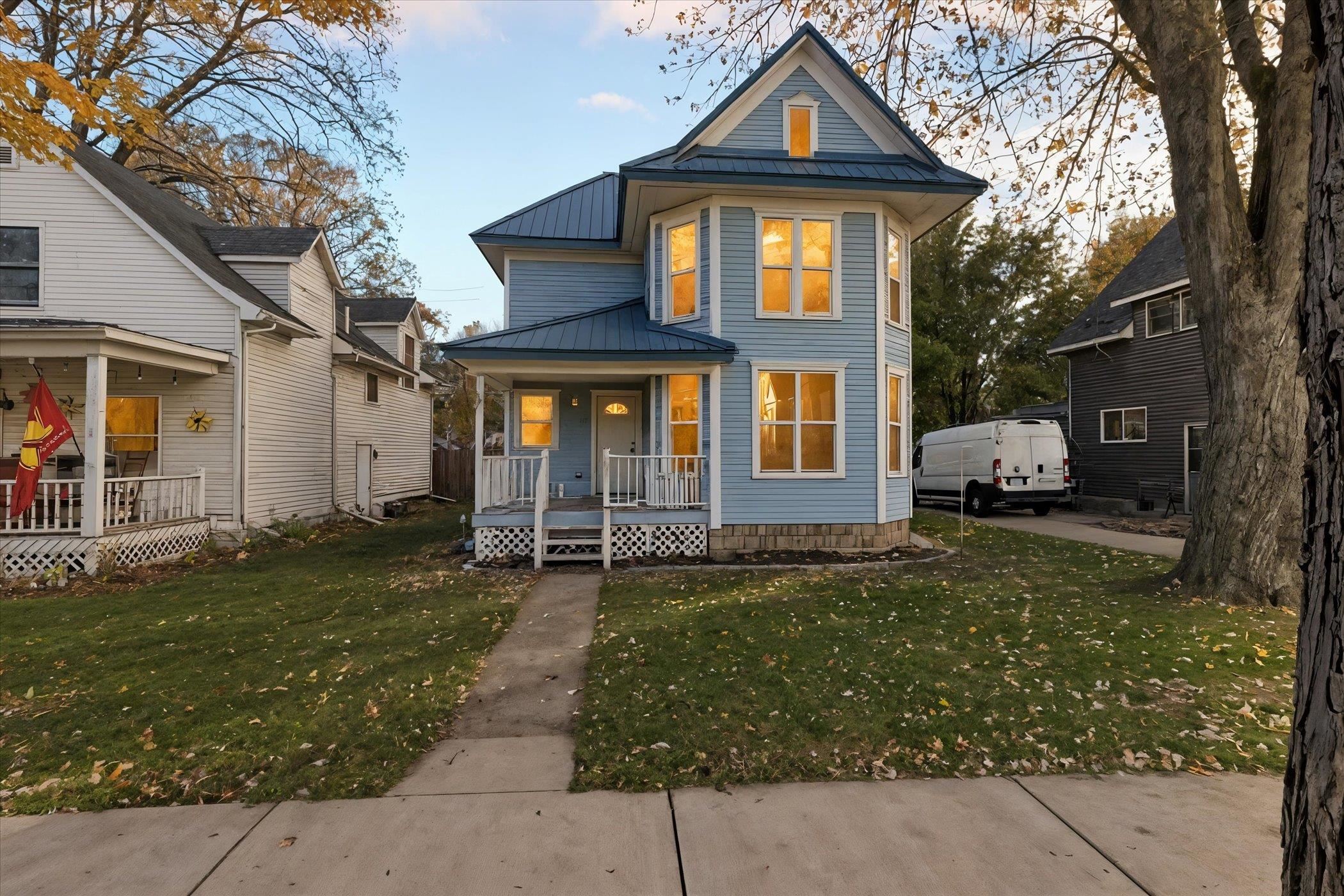 117 E Wright AVE