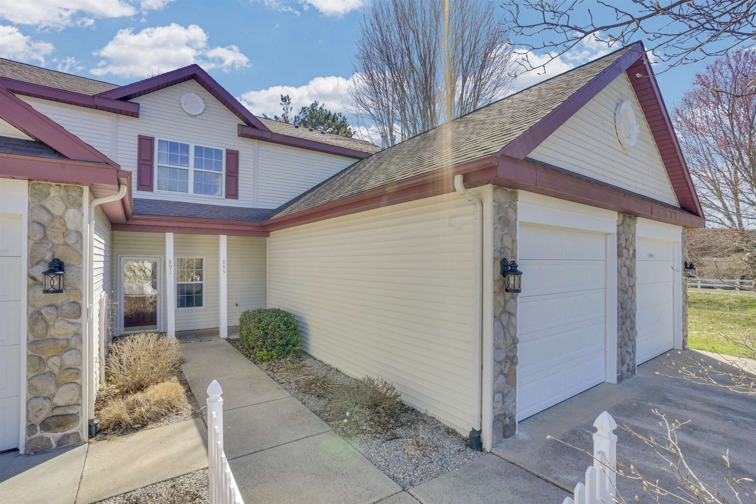 895 Meadowview CT