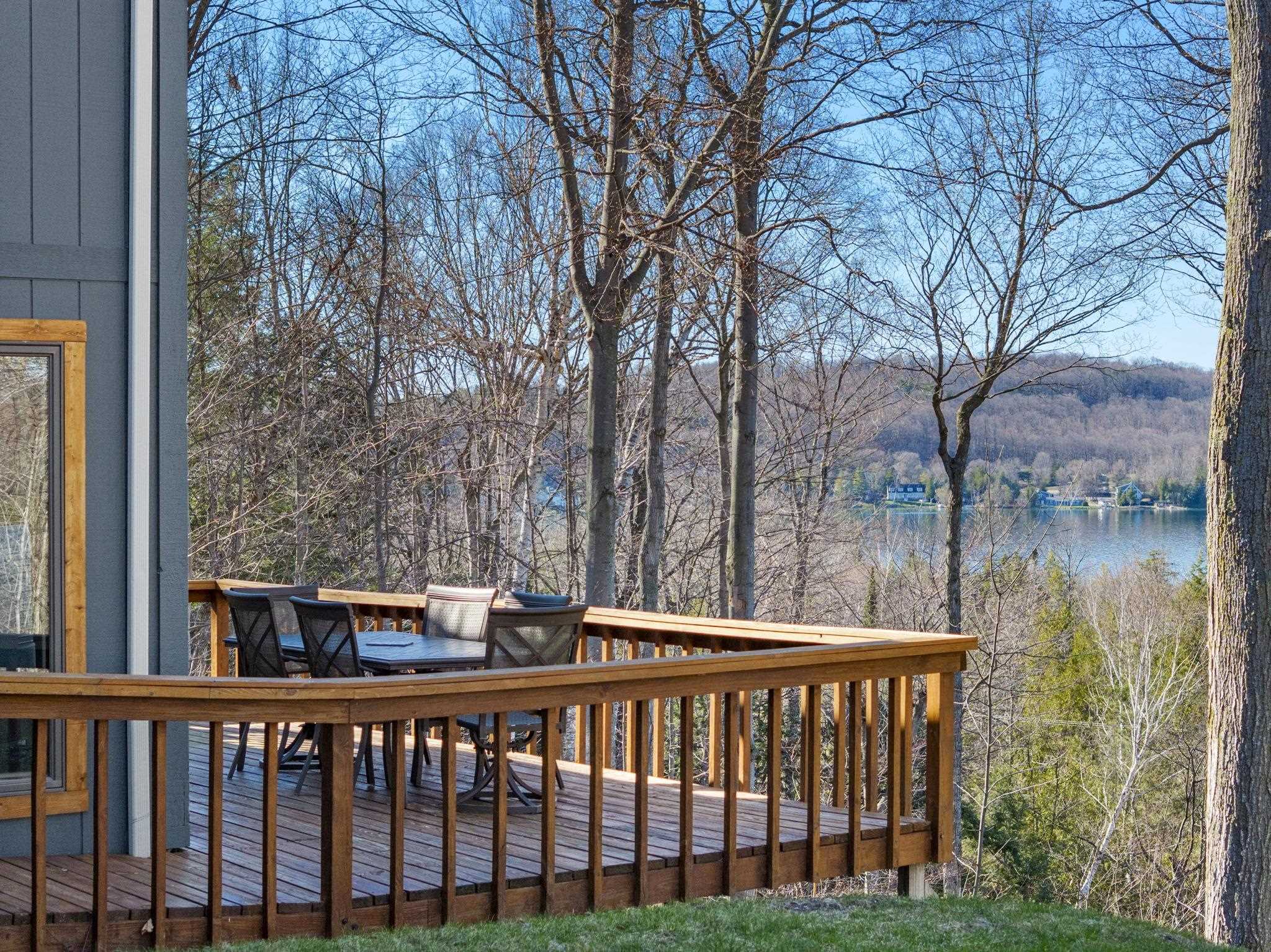 4692 E Duck Lake
