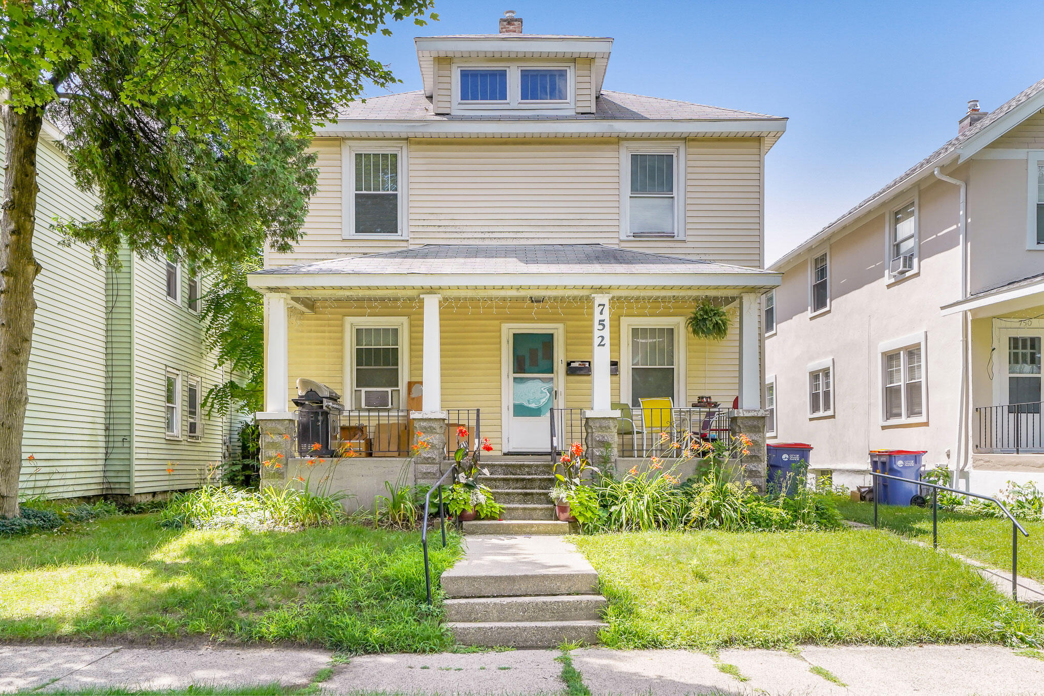 752 Crescent Street NE