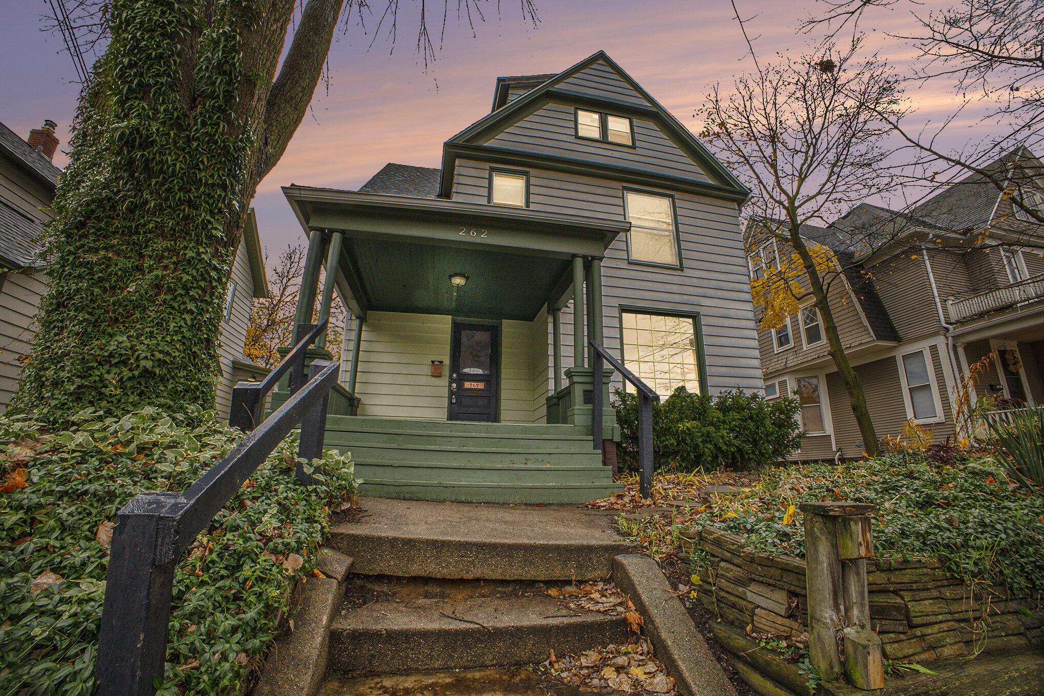 262 Hollister Avenue SE