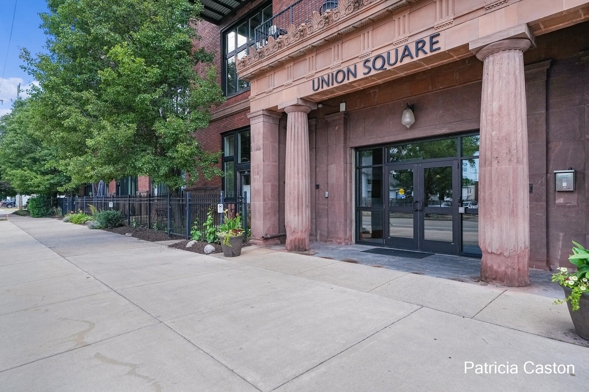 600 Broadway Avenue NW Unit: 124