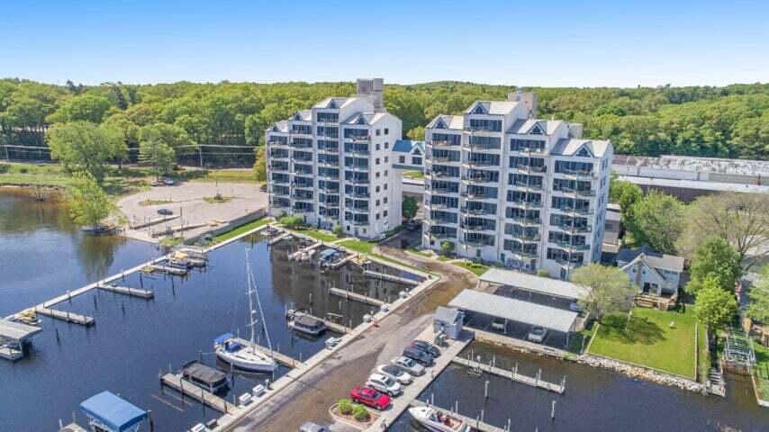 2964 Lakeshore Drive Unit: W 304