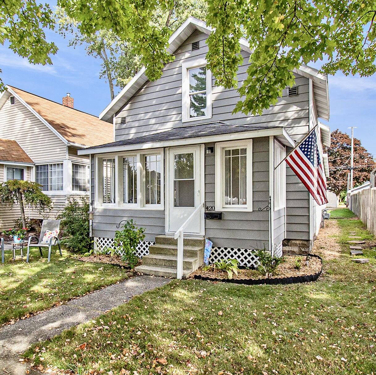 420 N ROBERT Street
