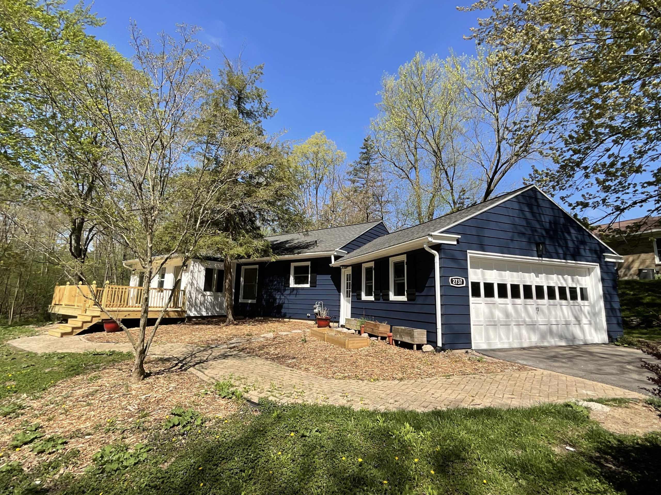 2737 Meadowvale Drive SE