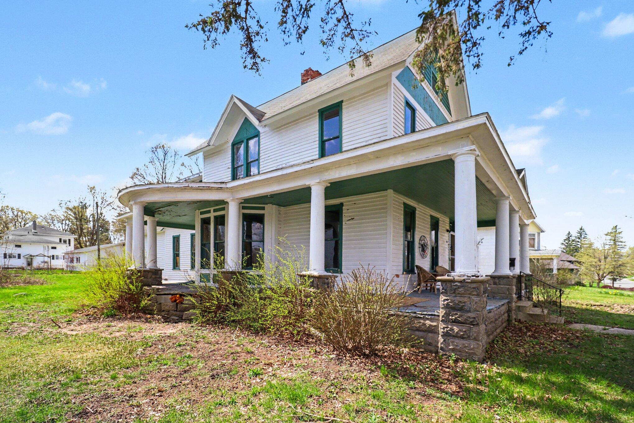 423 W Upton Avenue