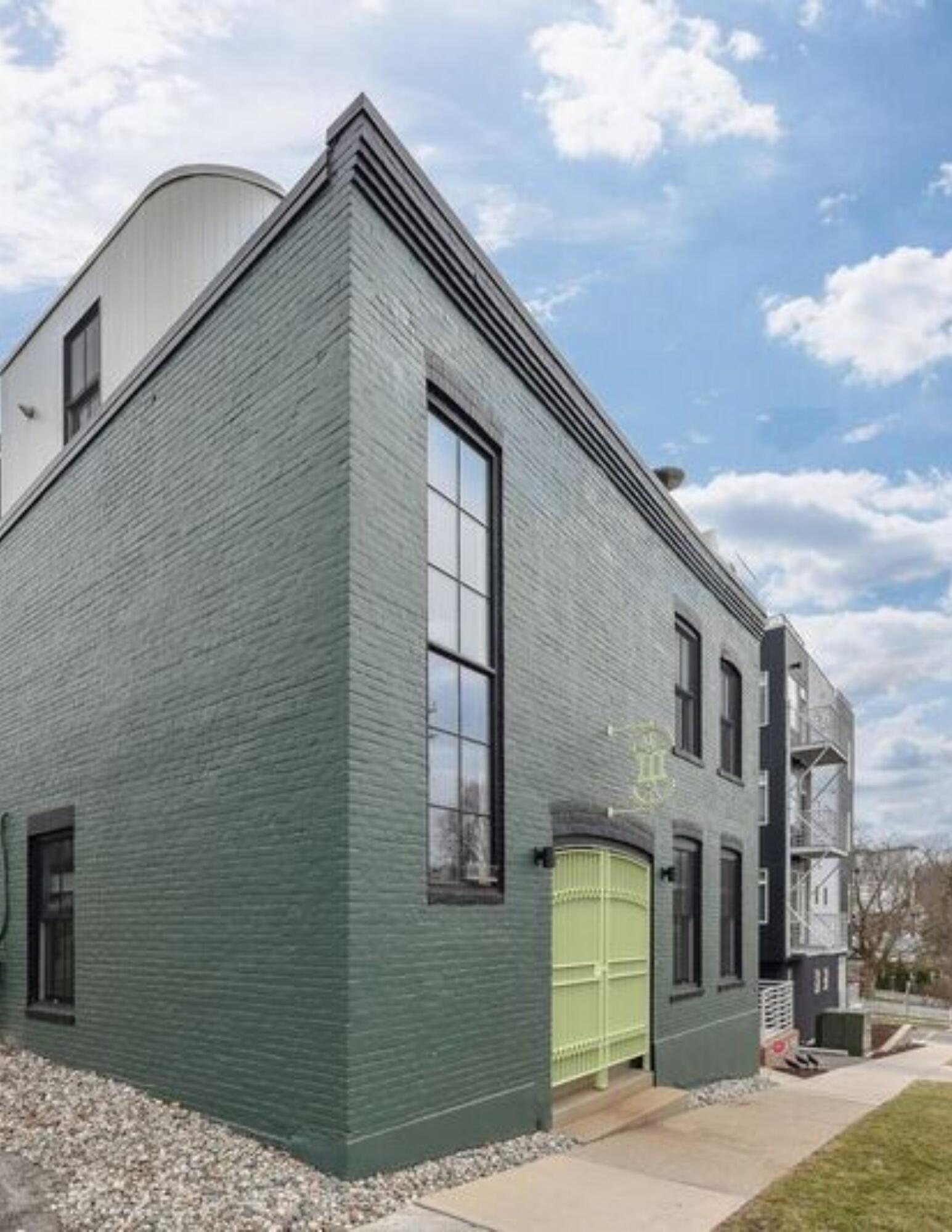 111 W Kingsley Street