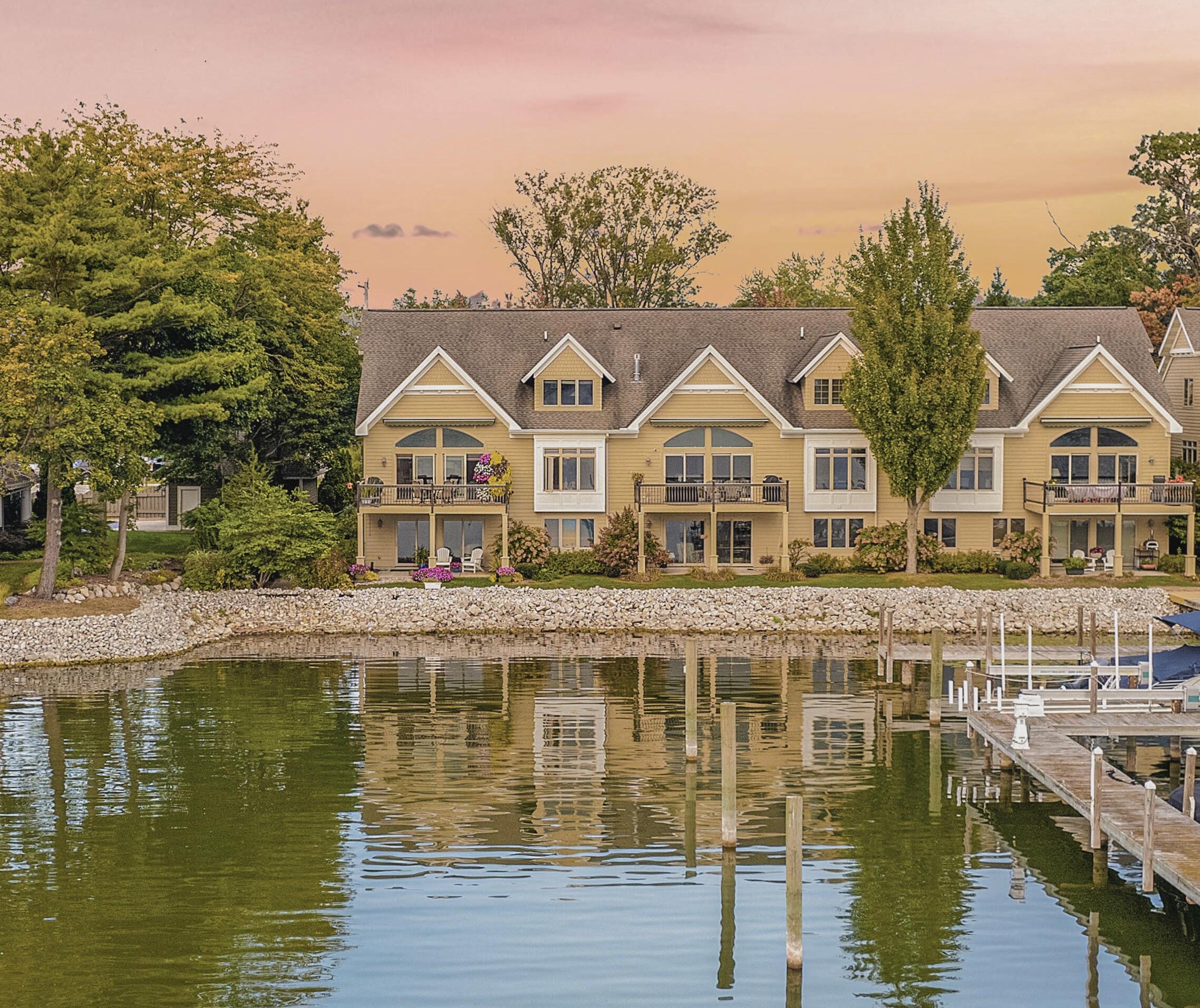 17533 N Fruitport Road Unit: 6