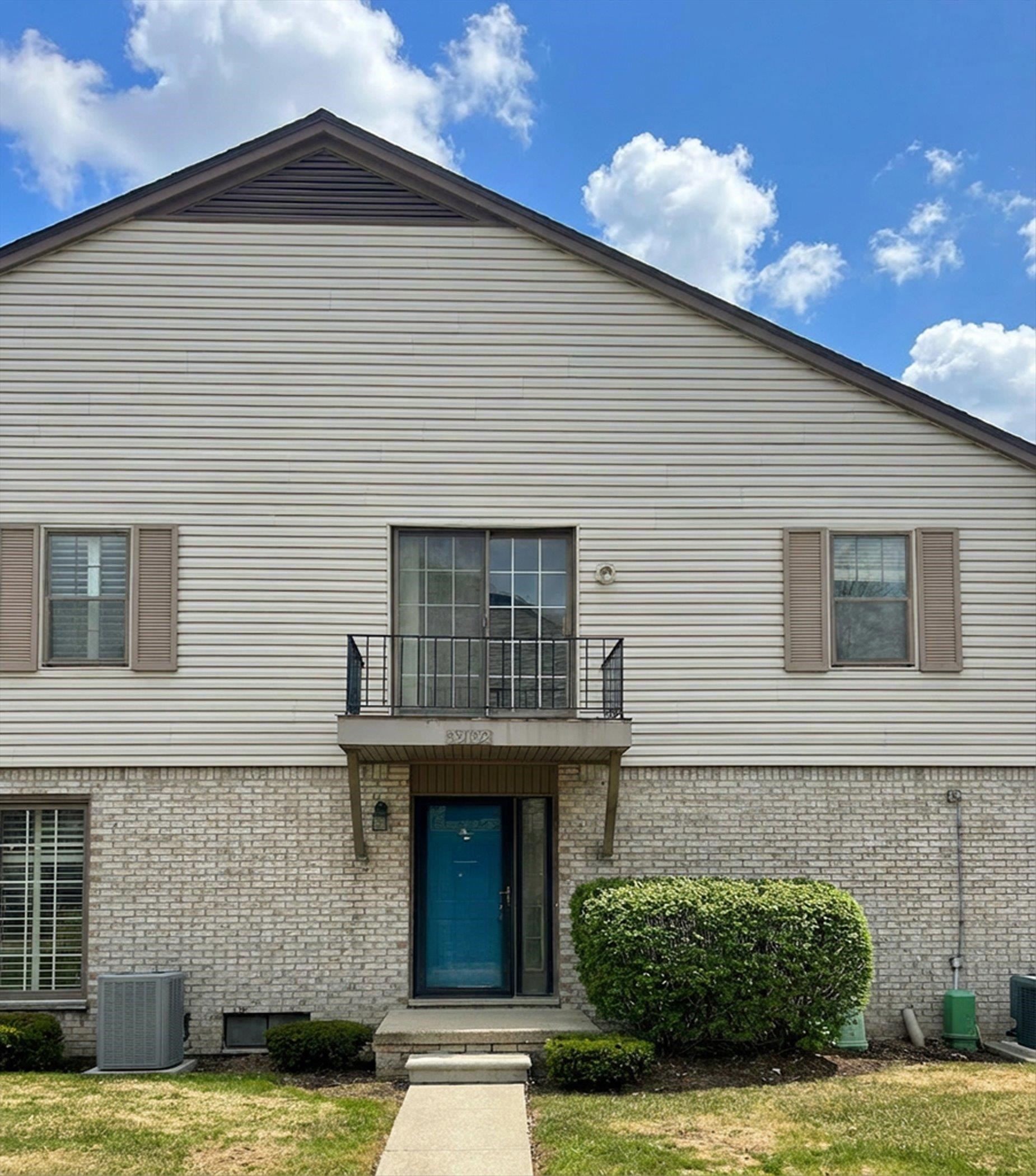 35132 N Bay CIR