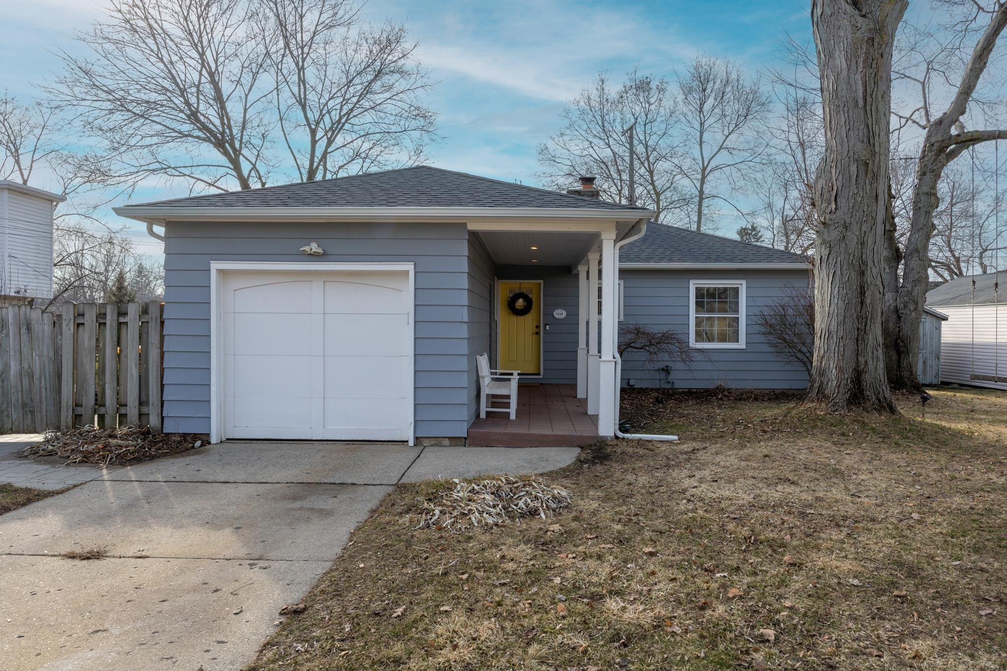 1155 Lake Grove AVE