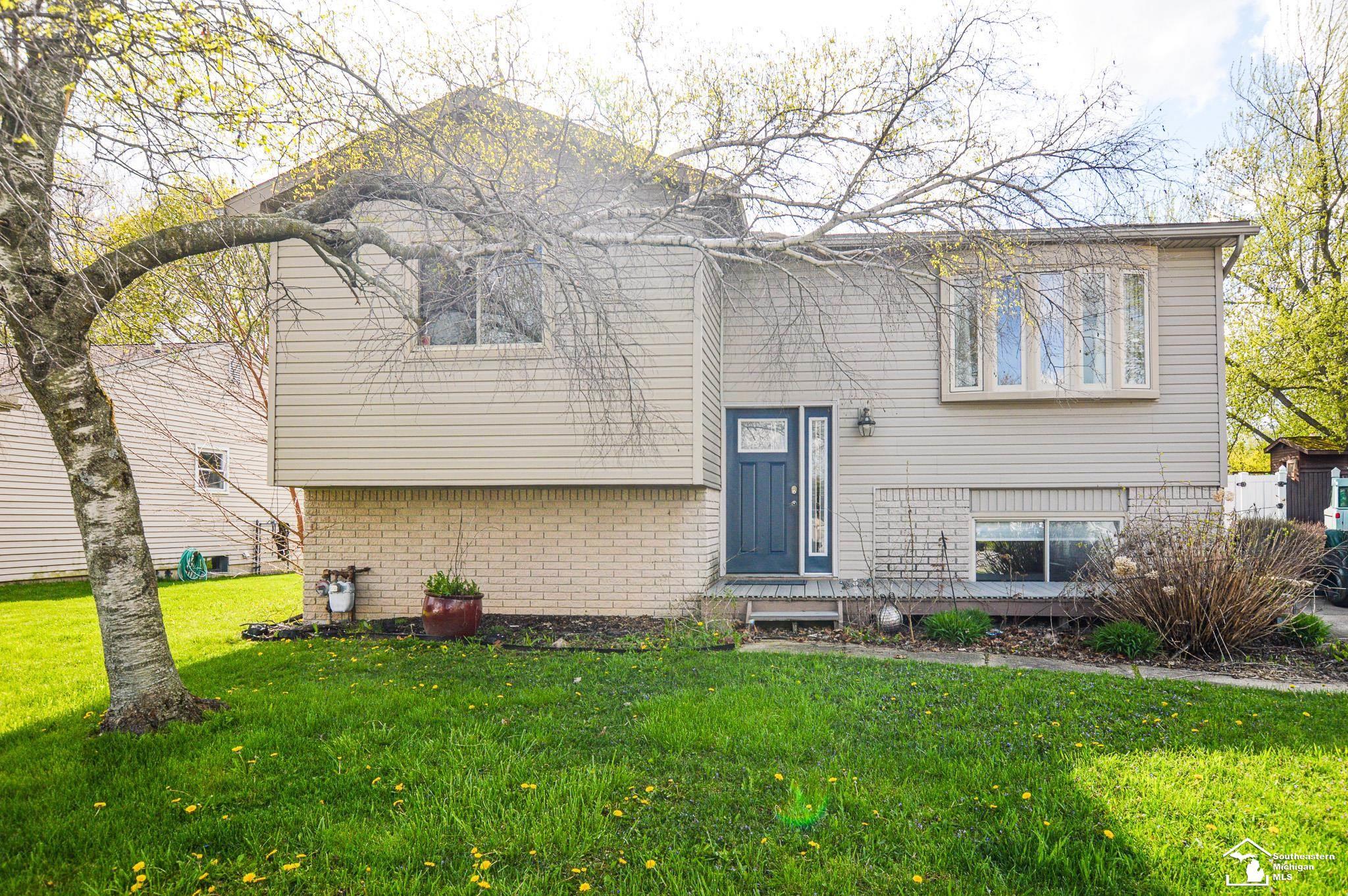 8675 Lillian DR