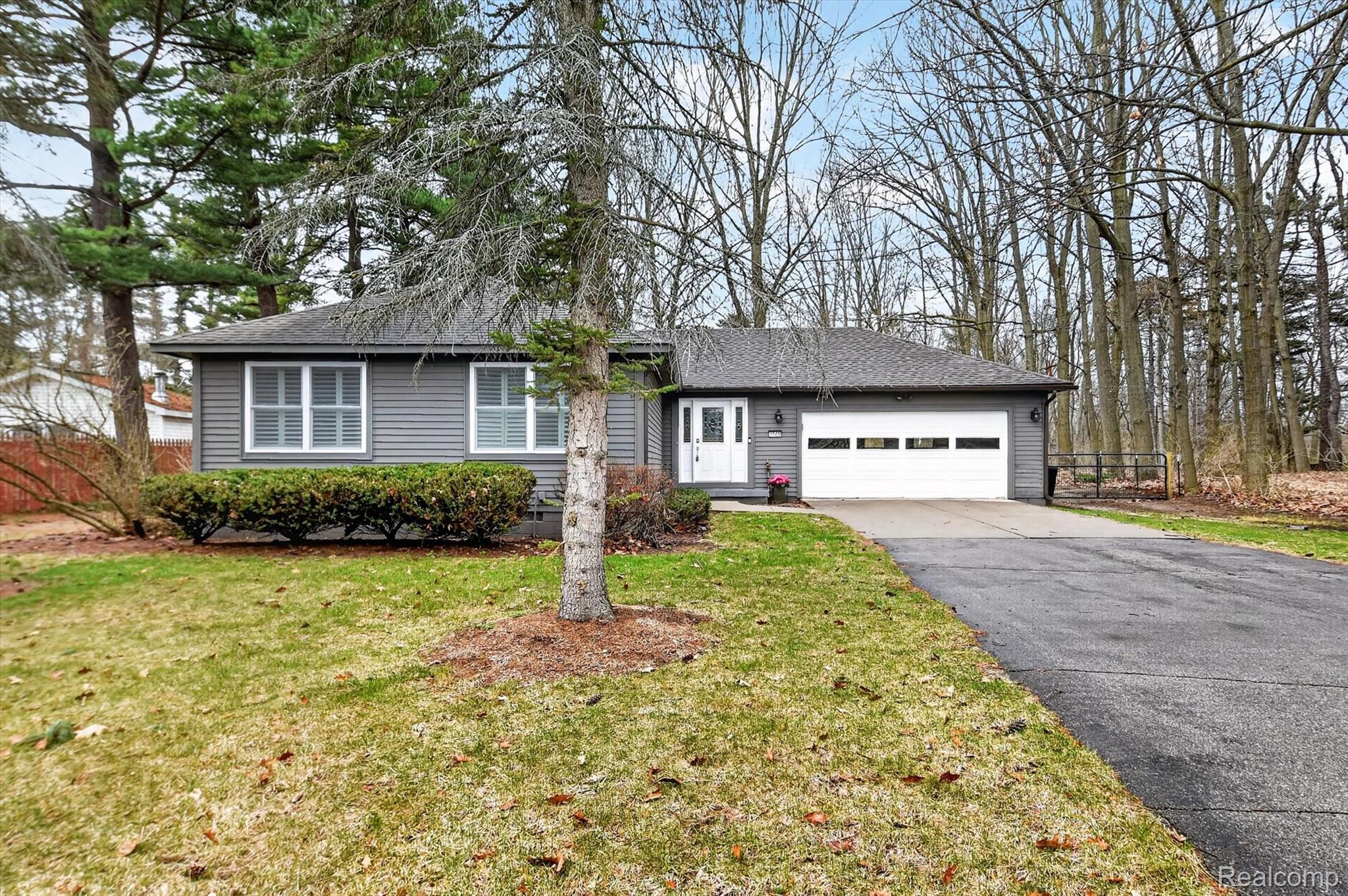 5569, Lakeshore, Fort Gratiot, Michigan, 48059