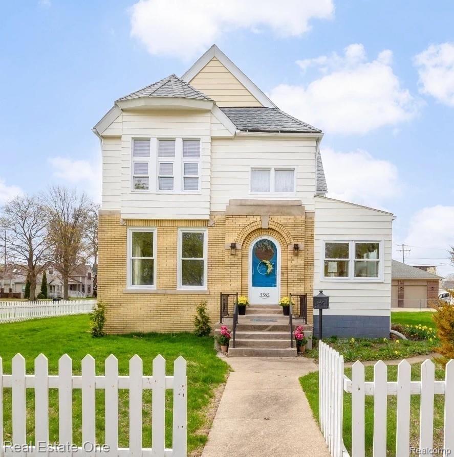 3352, 4th, Wyandotte, Michigan, 48192