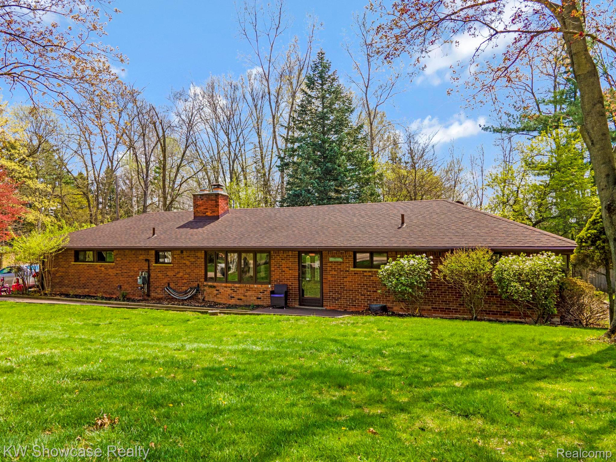 25665, Forestview, Southfield, Michigan, 48033