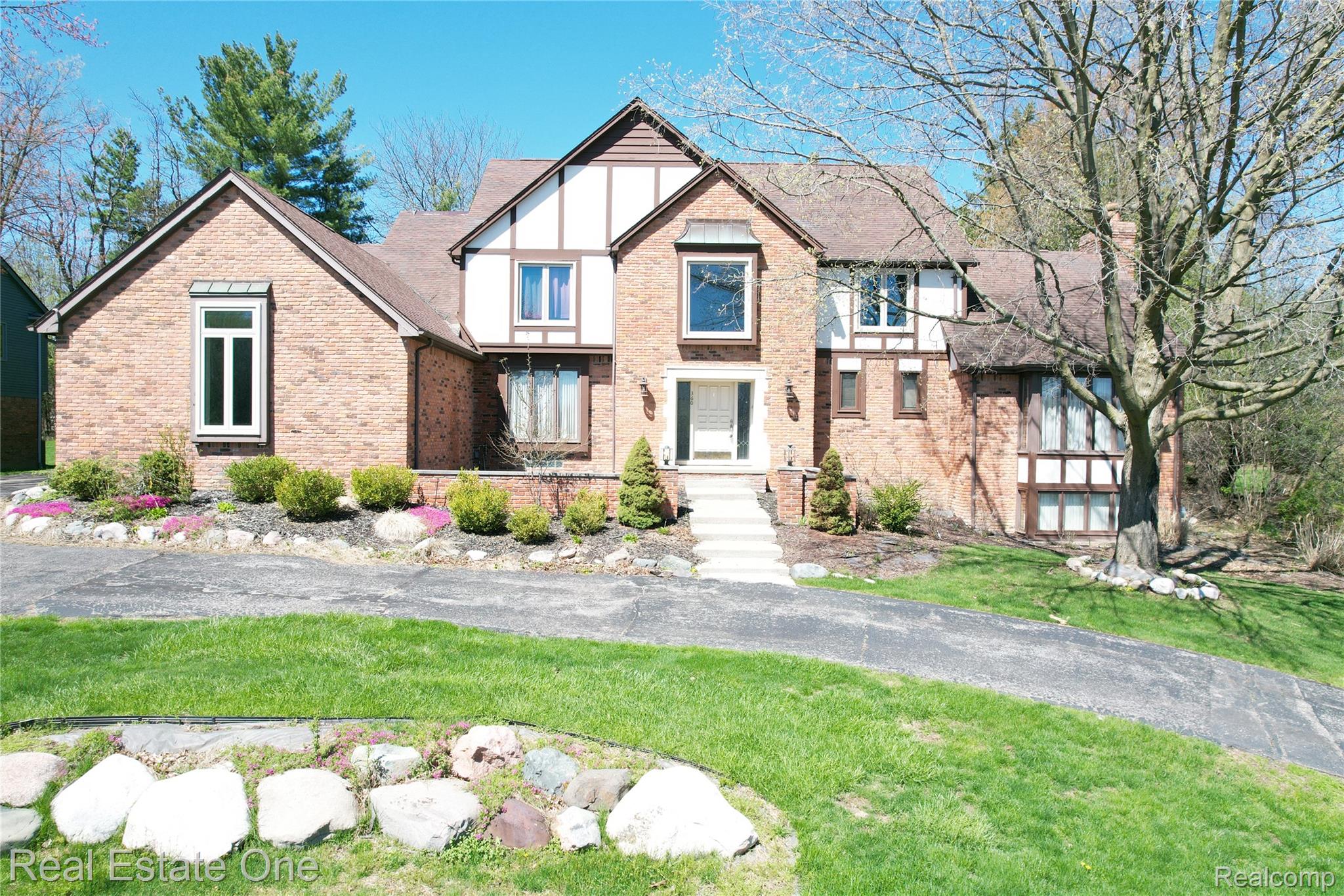 360, Wilshire, Bloomfield Hills, Michigan, 48302