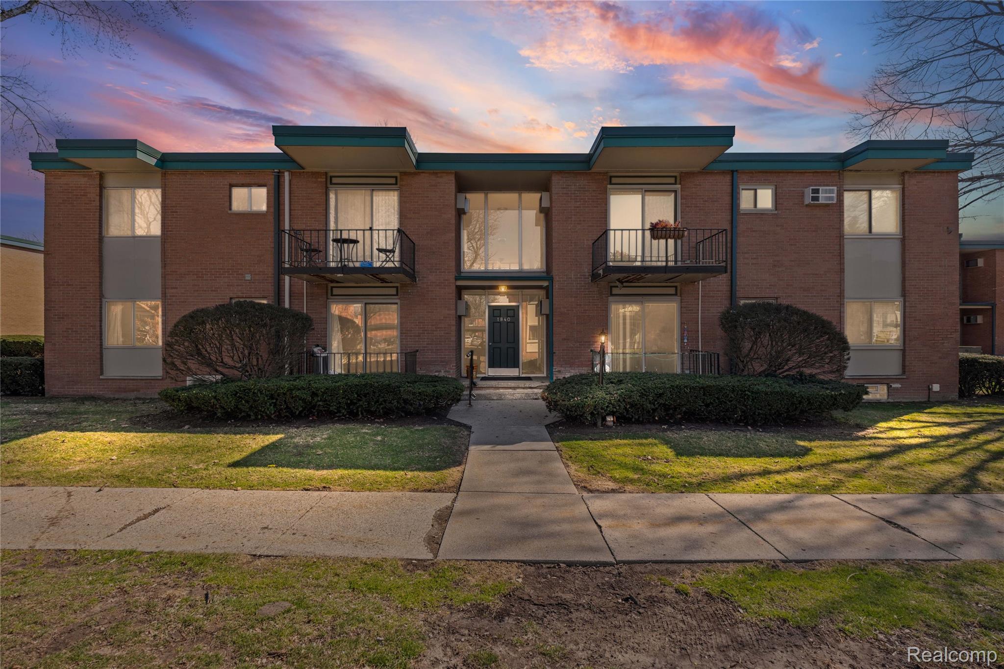 1840, Axtell, #8, Troy, Michigan, 48084