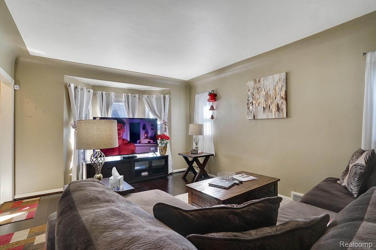 839, Bennett, E, Ferndale, Michigan, 48220