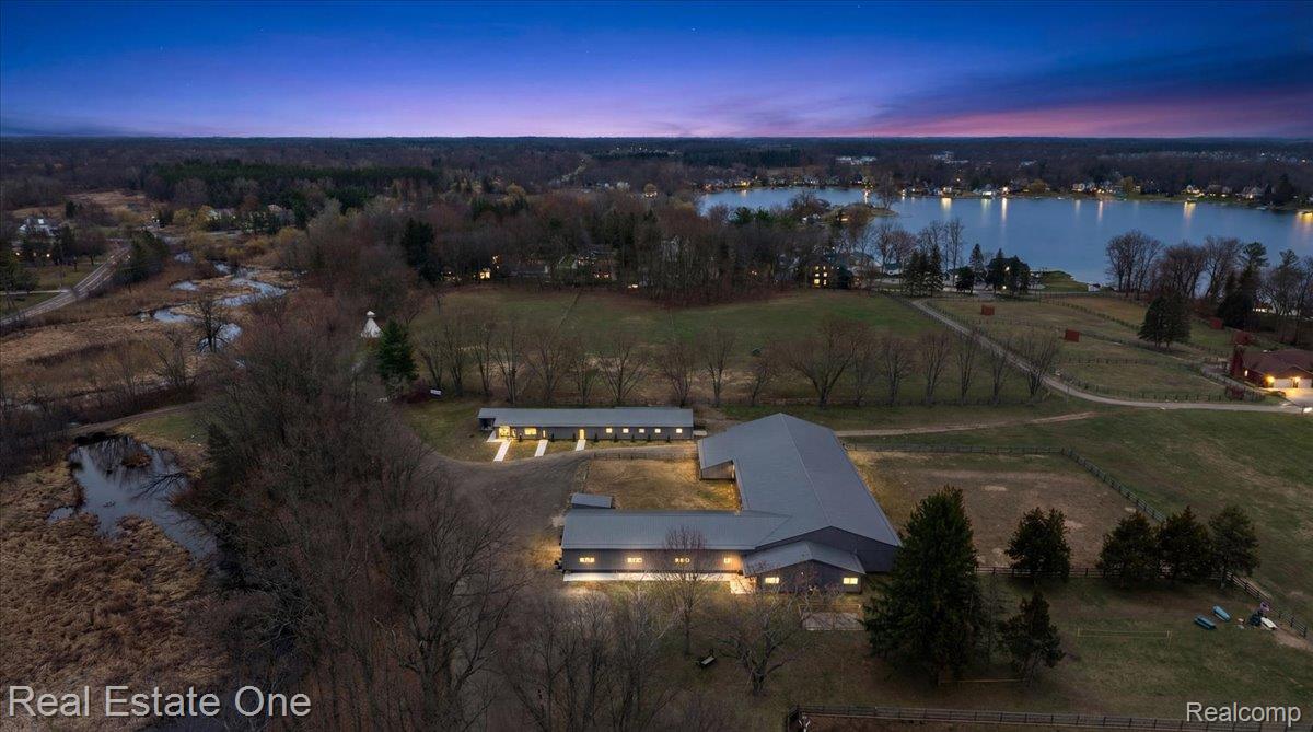 1050, Oxbow Lake, White Lake, Michigan, 48386