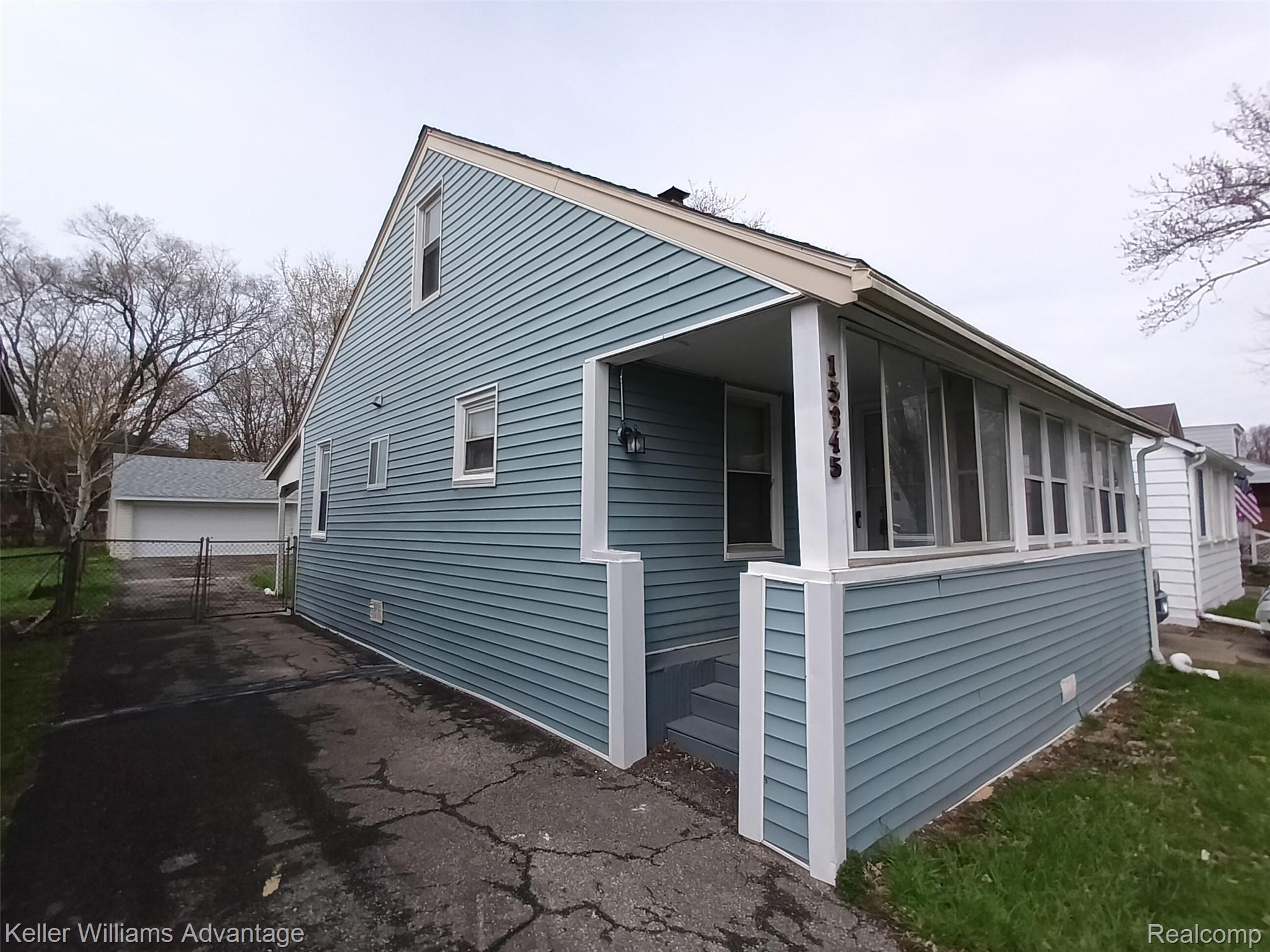 15345, Sumner, Redford, Michigan, 48239