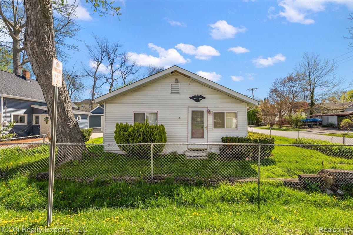 1801, Beechcroft, Keego Harbor, Michigan, 48320