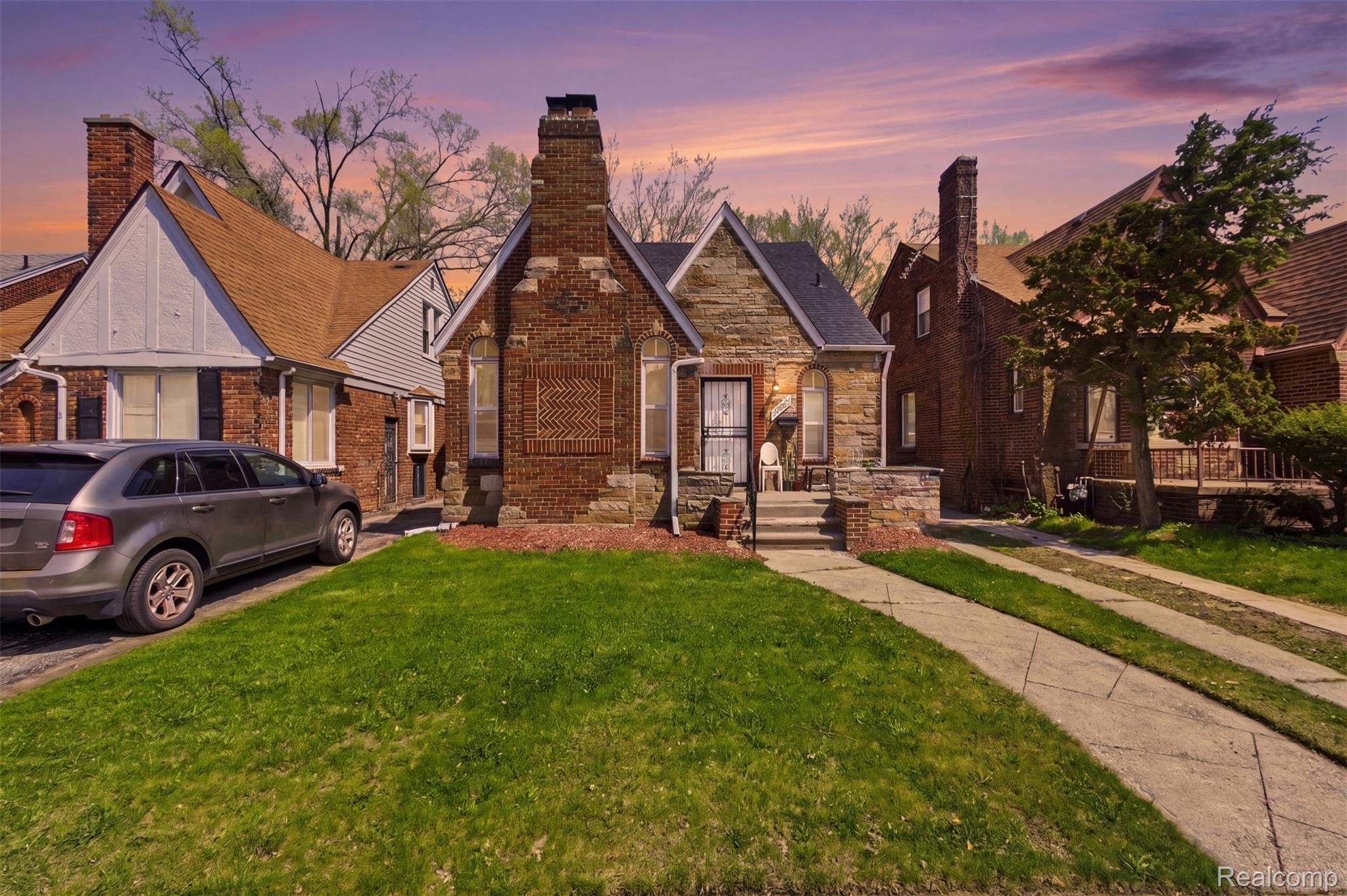 18966, San Juan, Detroit, Michigan, 48221