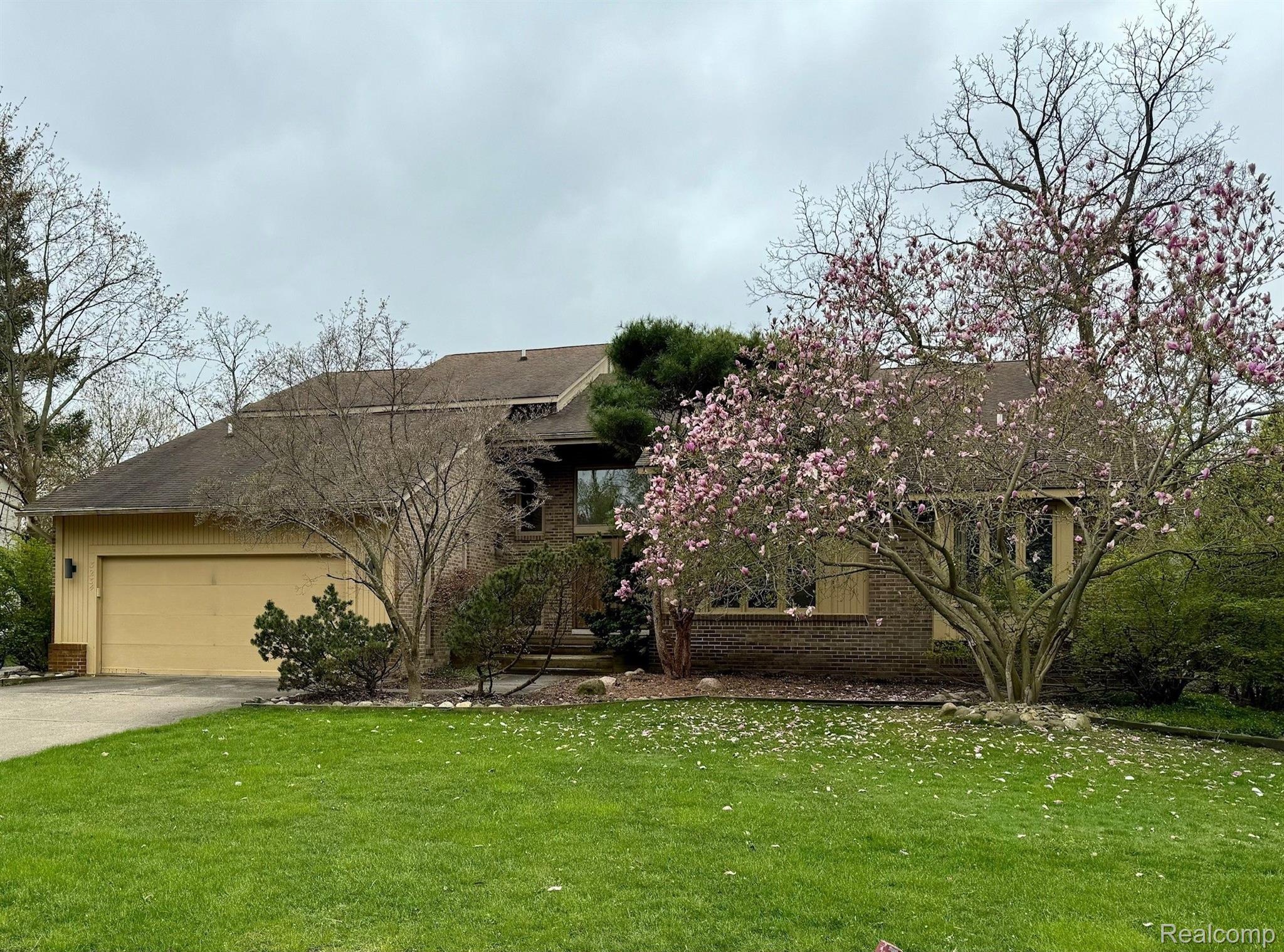 3234, PINE LAKE, West Bloomfield, Michigan, 48324