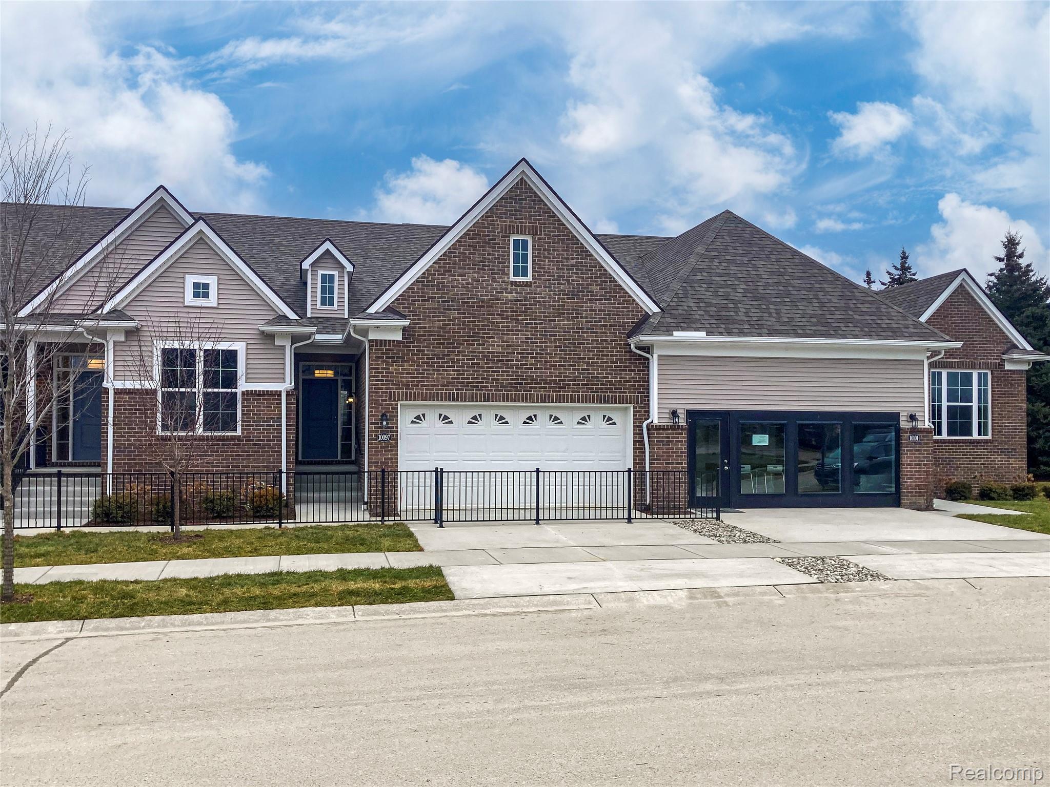 2239, Chase, #106, Howell, Michigan, 48855