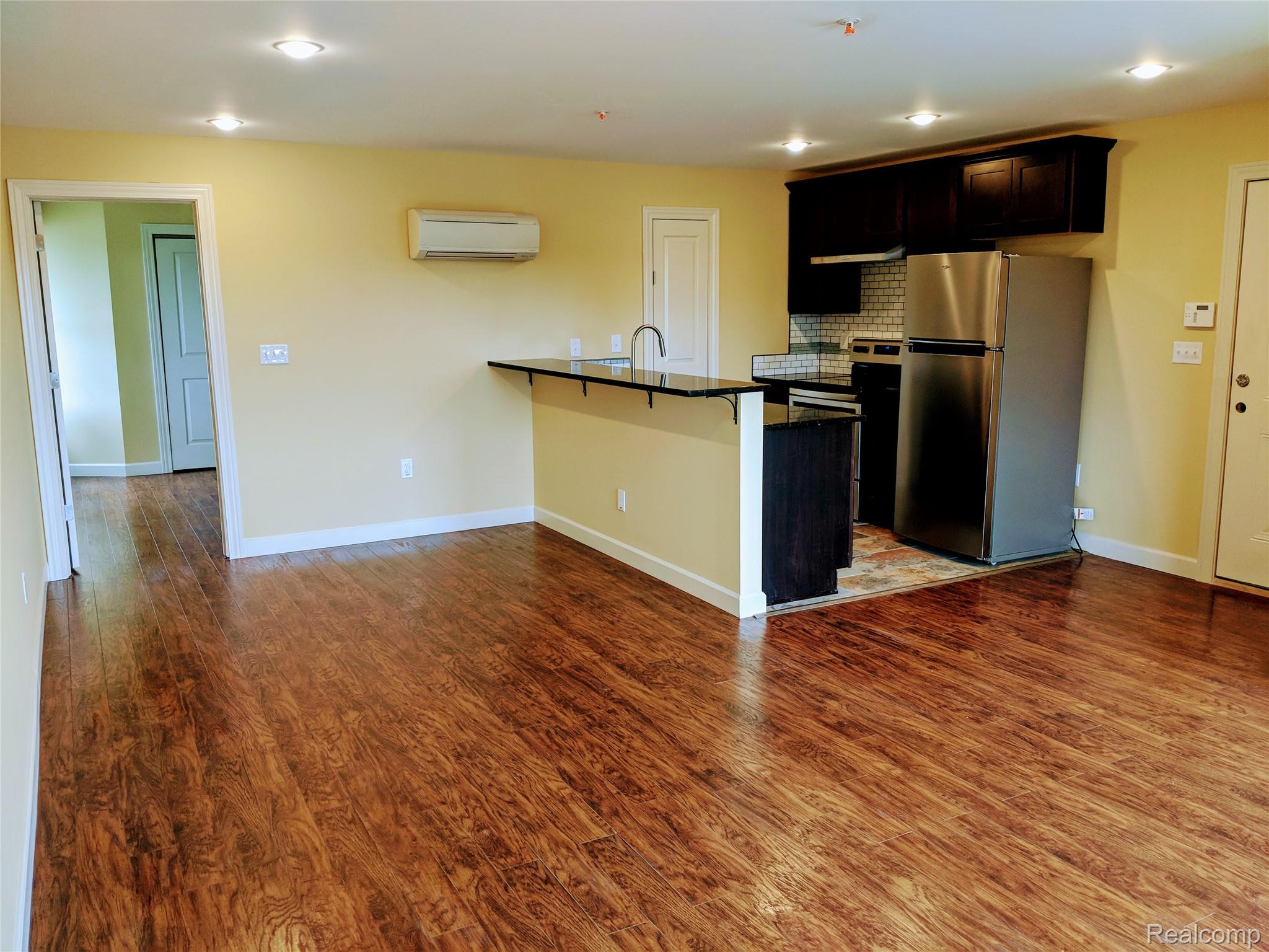 89, EDSEL FORD FWY, #7, Detroit, Michigan, 48202