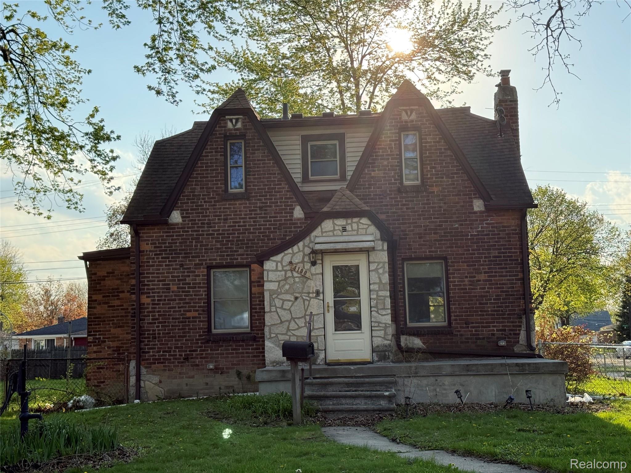 4100, Jackson, Dearborn Heights, Michigan, 48125