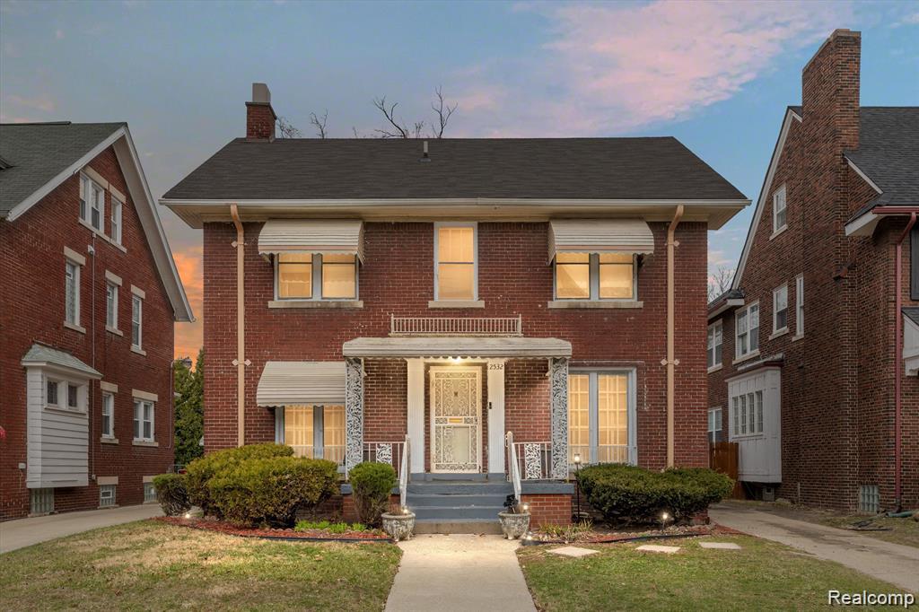 2532, LONGFELLOW, Detroit, Michigan, 48206