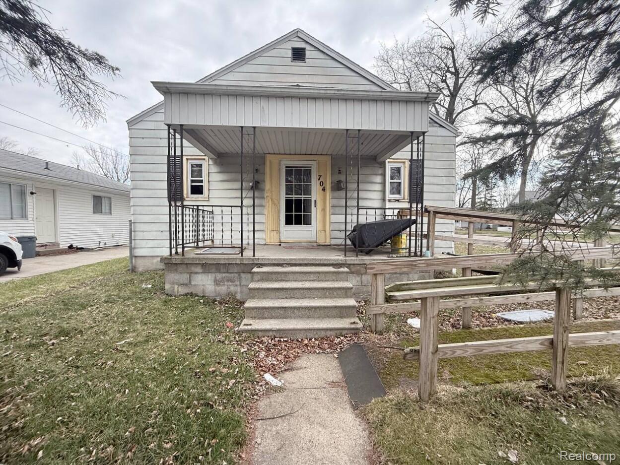 704, Vermont, Saginaw, Michigan, 48602