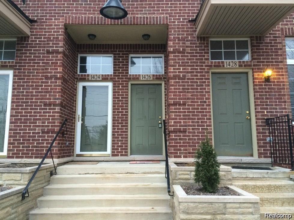 1426, Crimson, Walled Lake, Michigan, 48390