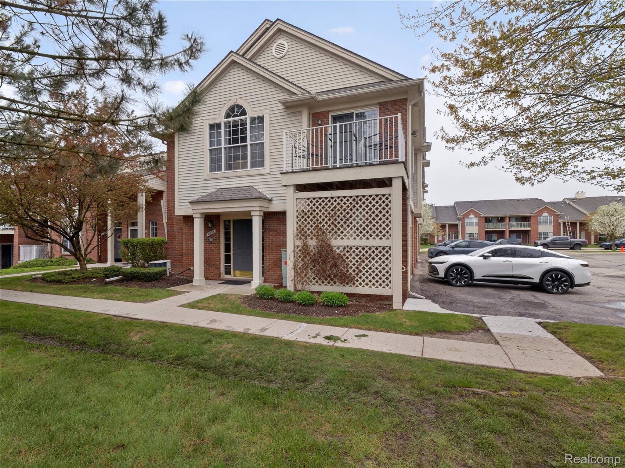 1834, Flagstone, #37, Rochester, Michigan, 48307