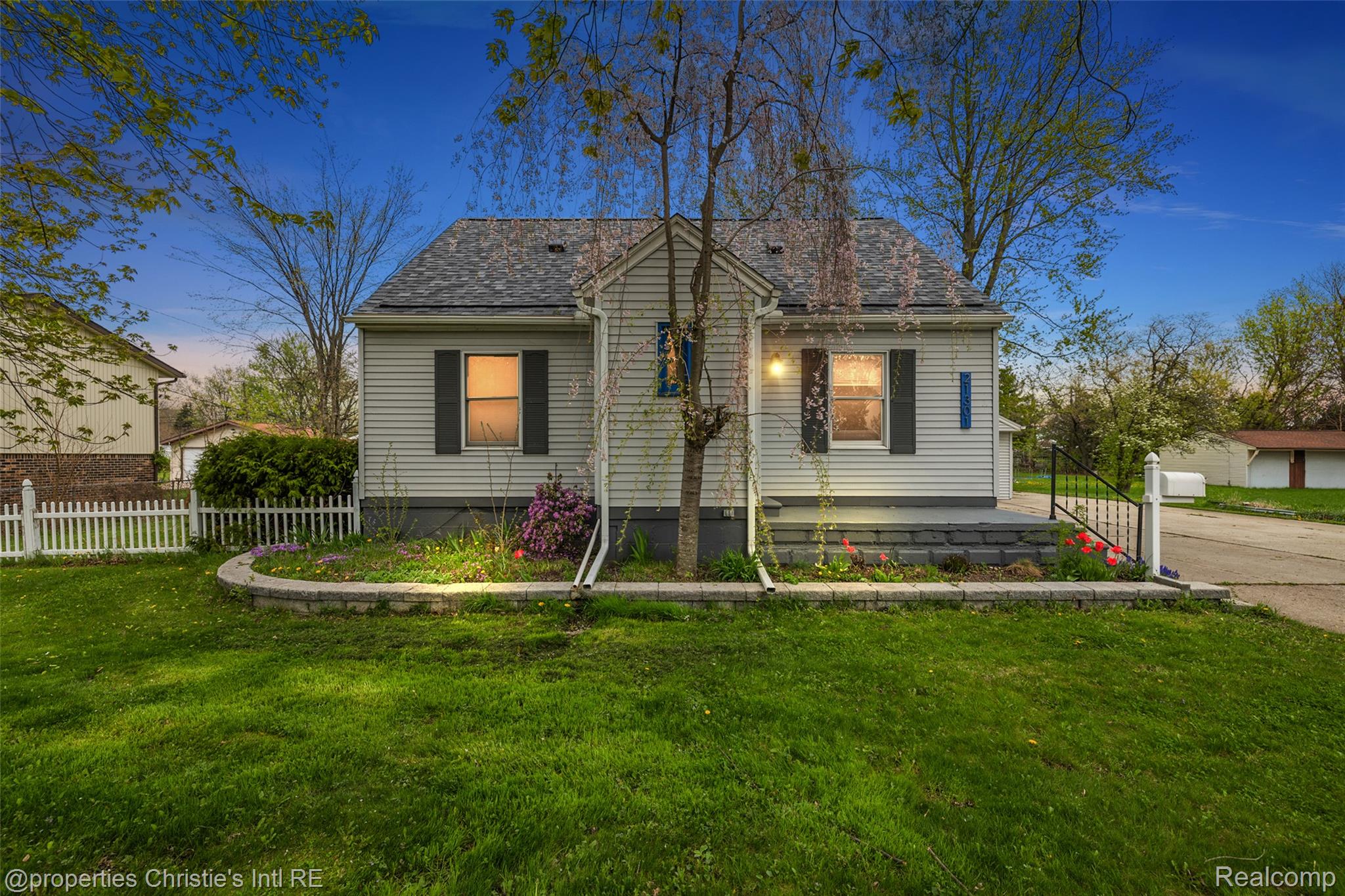 21301, Saint Gertrude, St. Clair Shores, Michigan, 48081