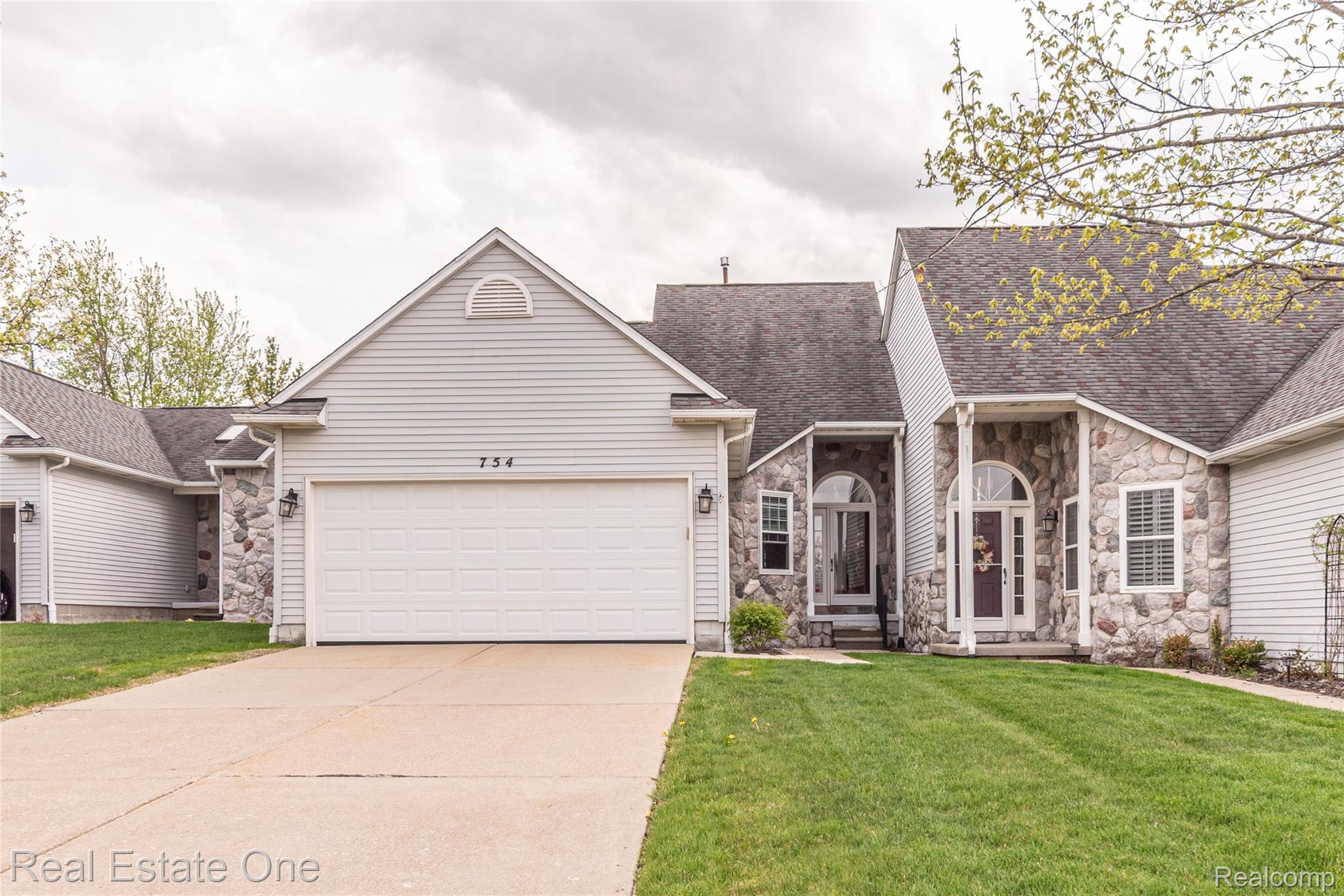 754, Challenging, South Lyon, Michigan, 48178