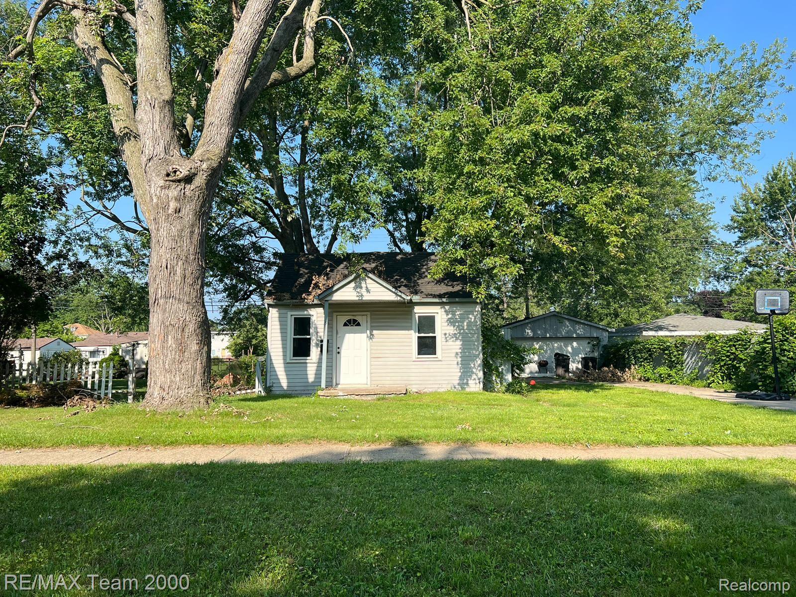 5970, John Daly, Taylor, Michigan, 48180
