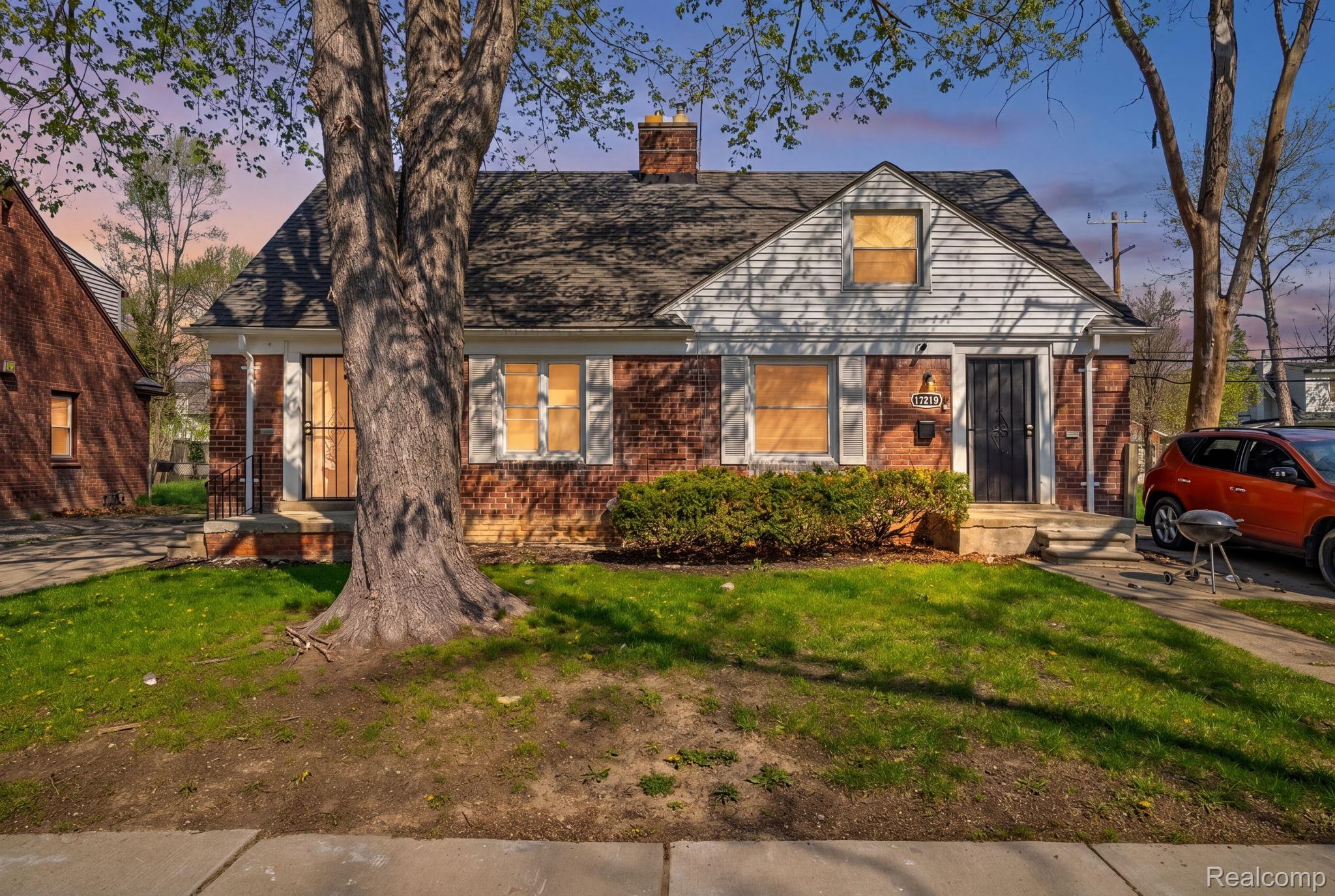 17215 and 17219, Sioux, Detroit, Michigan, 48224