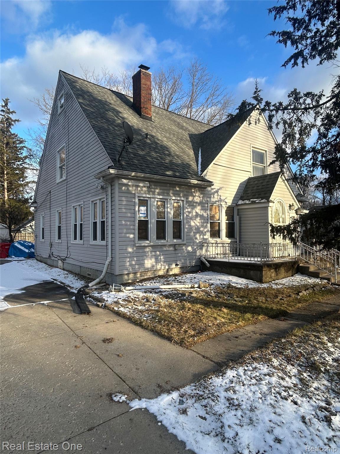 21130, Seminole, Southfield, Michigan, 48033