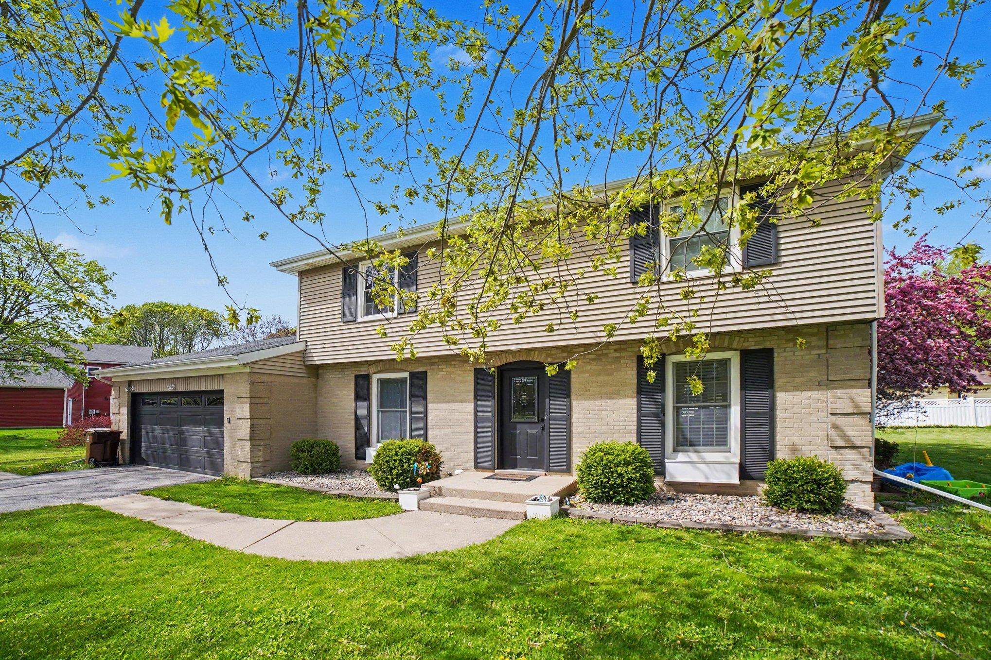 1105 N Fairfield DR