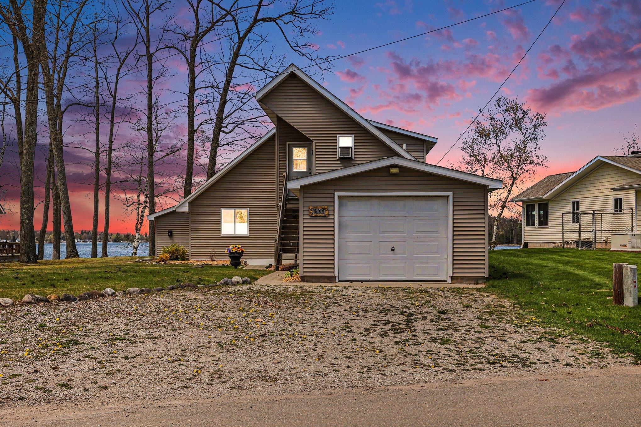 8006 Lakeside
