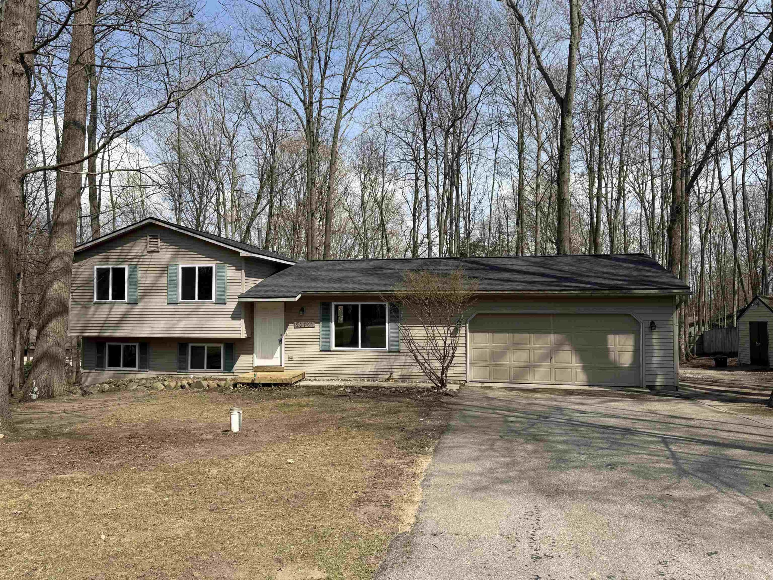 20761 White Oak