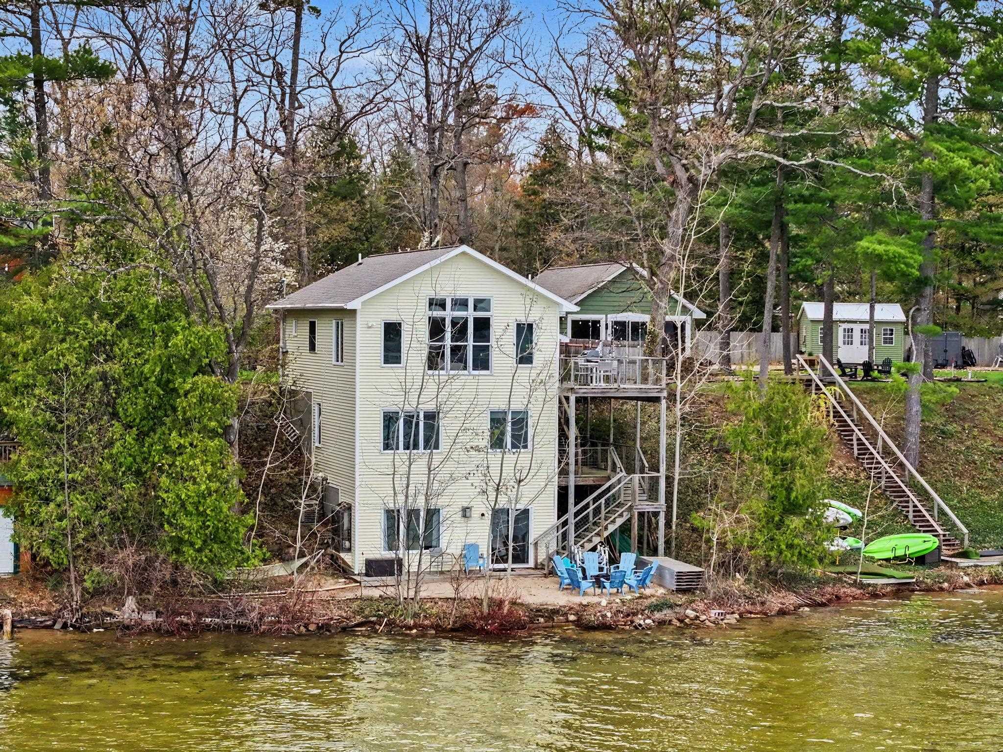 4333 Lake
