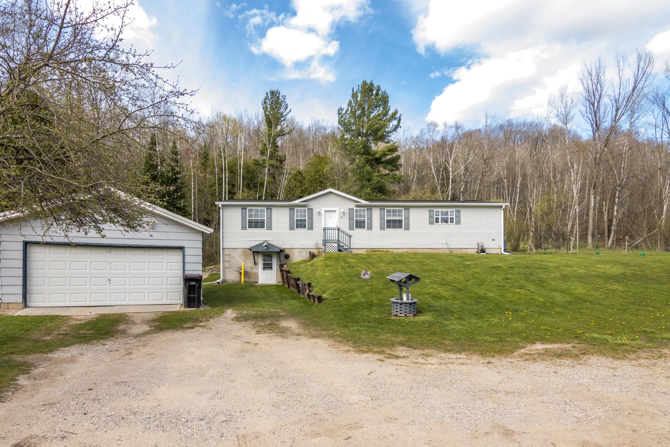 25 E River RD
