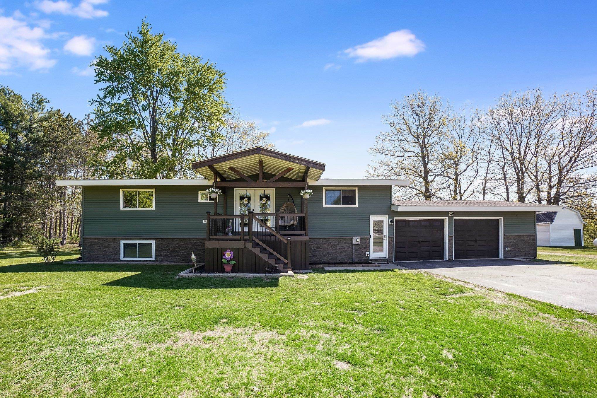 4381 W Pine River