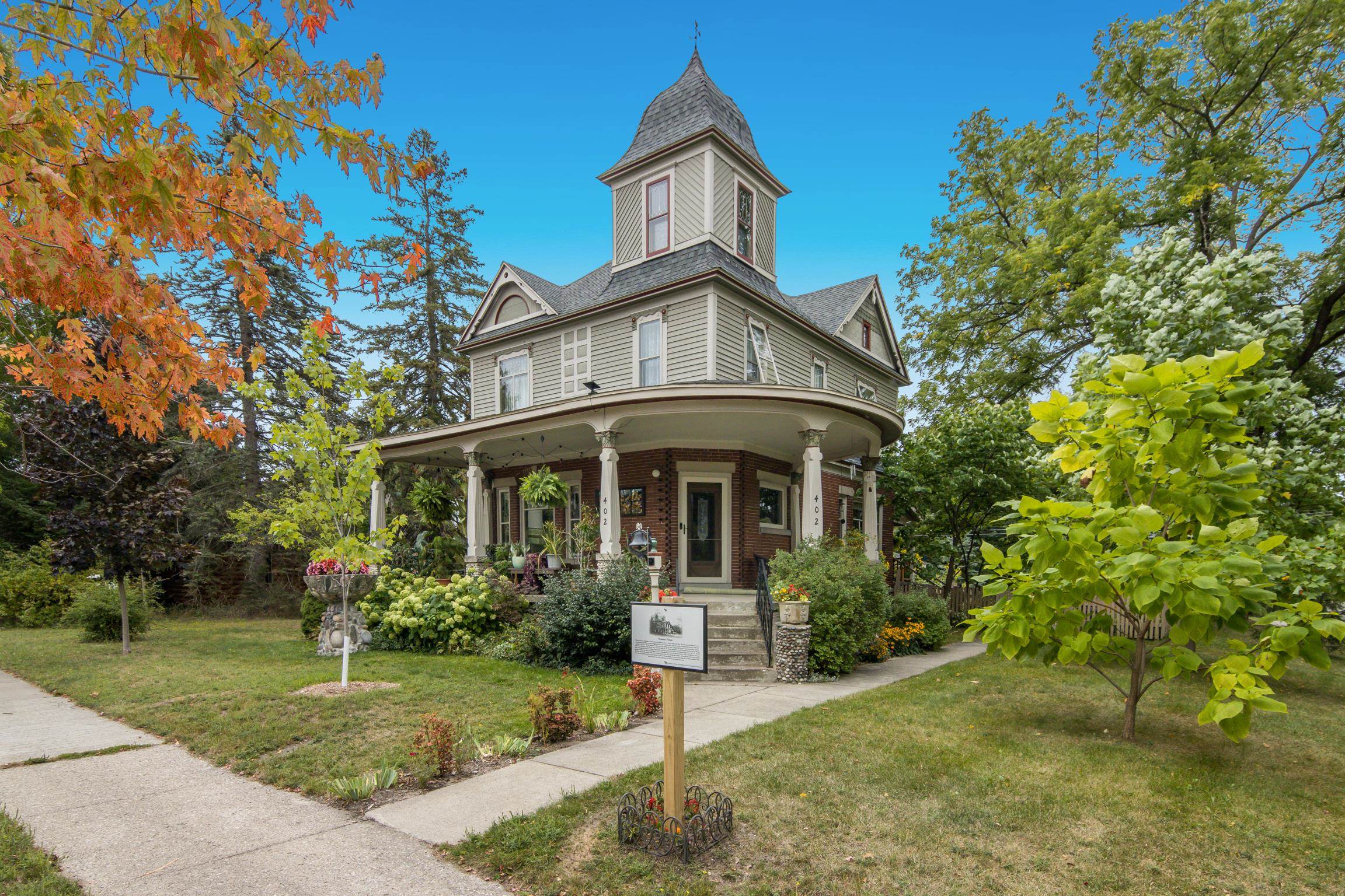 402 E Cayuga