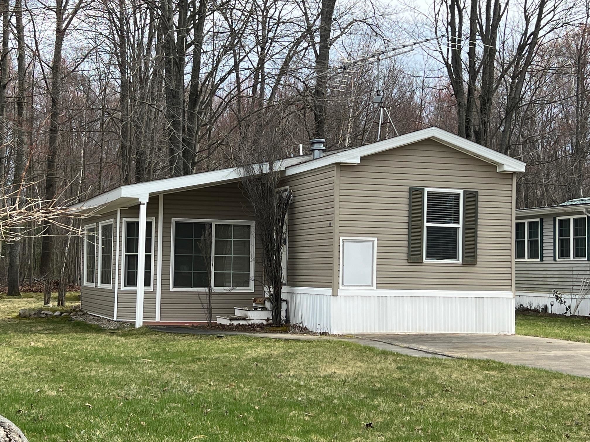 2221 Grass Lake