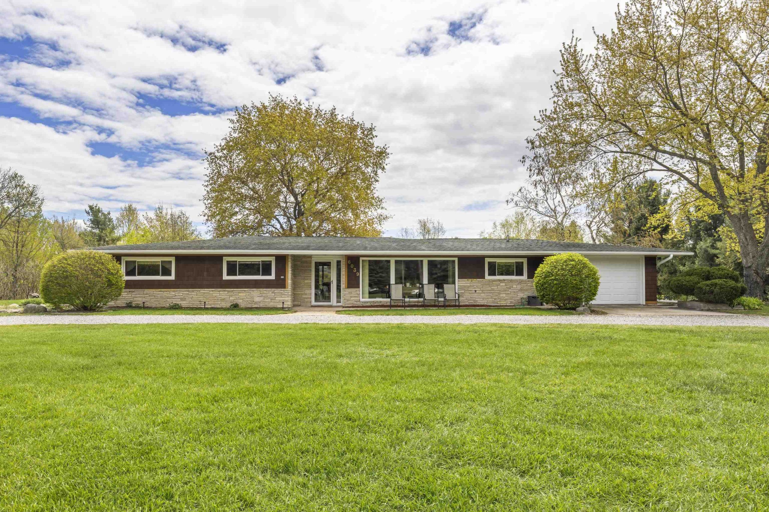 6039 Mick RD